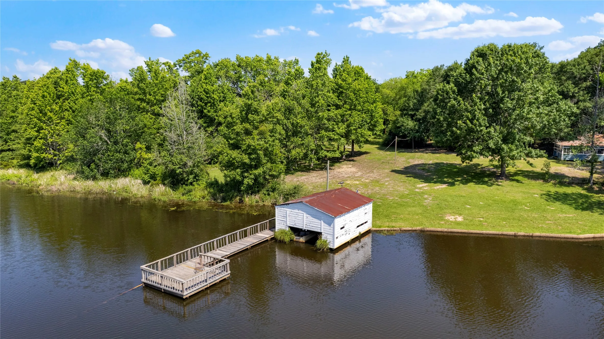 Single Family Residence For Sale in Wood County , 4735 Highway 37 S, Mineola, Texas 75773, 5 Bedroom, 6 Bathroom, 3 Garage spaces, 4,409 Sqft, built in 1941, mls#21280174, Real Estate Agent in Mineola, Homes For Sale in Wood county, Homes For Sale in Mineola, Realtor in Mineola Texas, Real Estate Brokerage Independent Realty Texas, Luminita Cordes Realtor