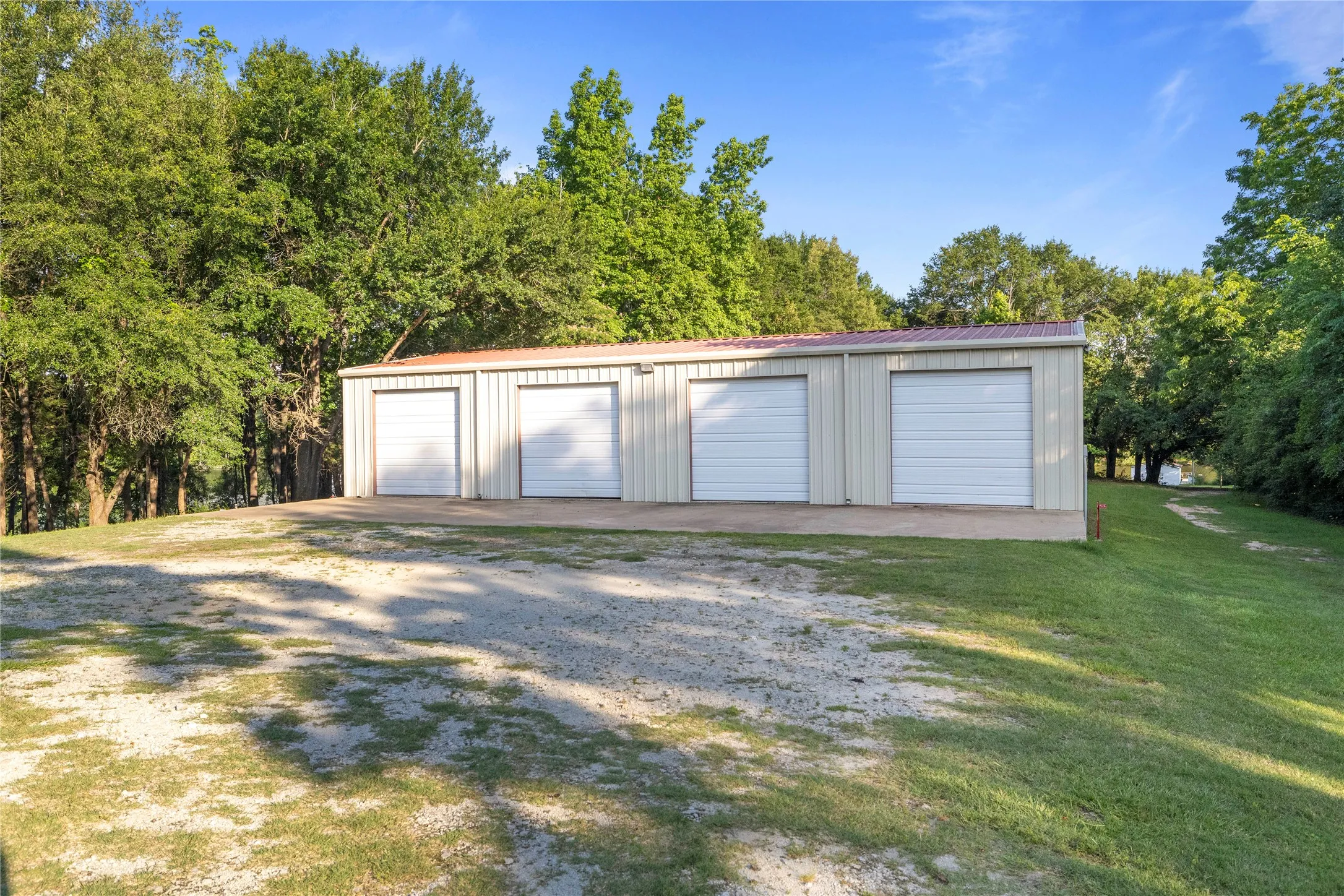 4-Bay Workshop with water and electricity 1950 SqFt