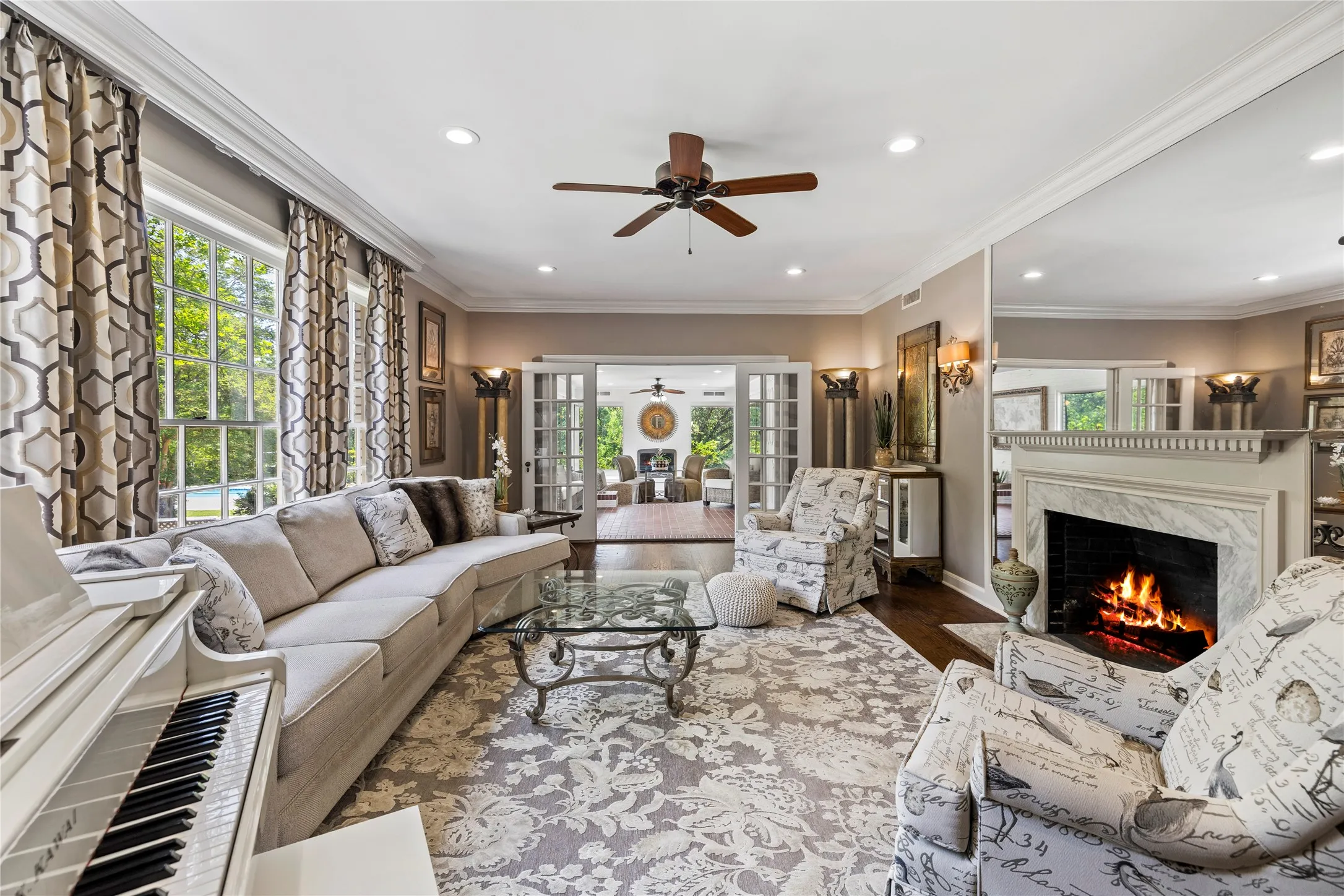 Single Family Residence For Sale in Wood County , 4735 Highway 37 S, Mineola, Texas 75773, 5 Bedroom, 6 Bathroom, 3 Garage spaces, 4,409 Sqft, built in 1941, mls#21280174, Real Estate Agent in Mineola, Homes For Sale in Wood county, Homes For Sale in Mineola, Realtor in Mineola Texas, Real Estate Brokerage Independent Realty Texas, Luminita Cordes Realtor