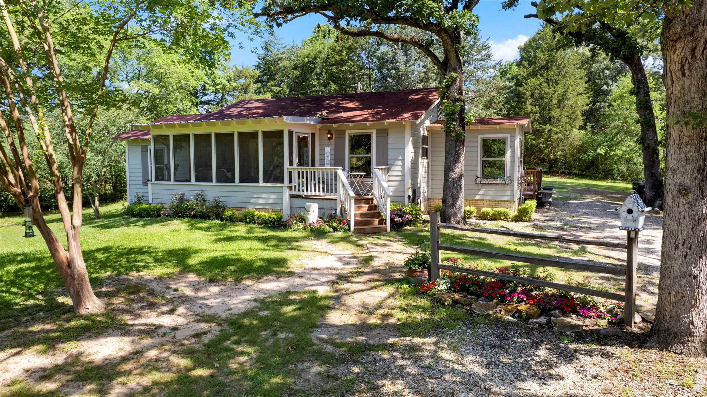 Guest Cottage - 2 bed /2 bath