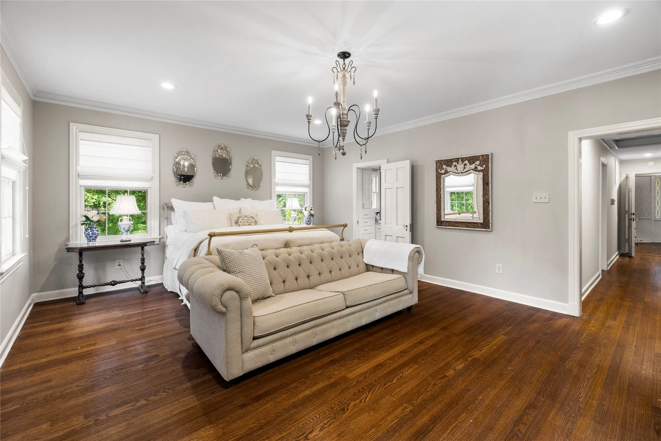 Single Family Residence For Sale in Wood County , 4735 Highway 37 S, Mineola, Texas 75773, 5 Bedroom, 6 Bathroom, 3 Garage spaces, 4,409 Sqft, built in 1941, mls#21280174, Real Estate Agent in Mineola, Homes For Sale in Wood county, Homes For Sale in Mineola, Realtor in Mineola Texas, Real Estate Brokerage Independent Realty Texas, Luminita Cordes Realtor