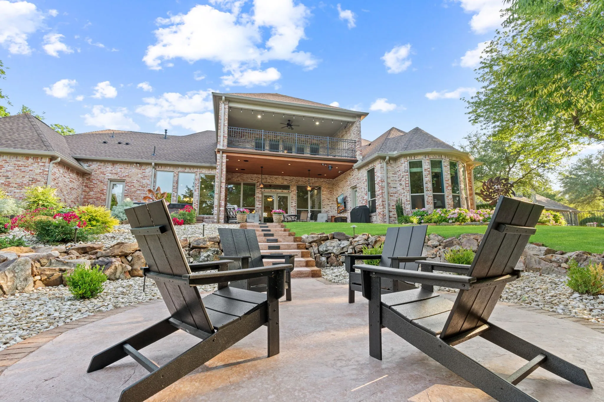 Single Family Residence For Sale in Rockwall County , 4745 Secret Cove, Rockwall, Texas 75032, 4 Bedroom, 5 Bathroom, 3 Garage spaces, 4,360 Sqft, built in 2006, mls#21271277, Real Estate Agent in Rockwall, Homes For Sale in Rockwall county, Homes For Sale in Rockwall, Realtor in Rockwall Texas, Real Estate Brokerage Independent Realty Texas, Luminita Cordes Realtor