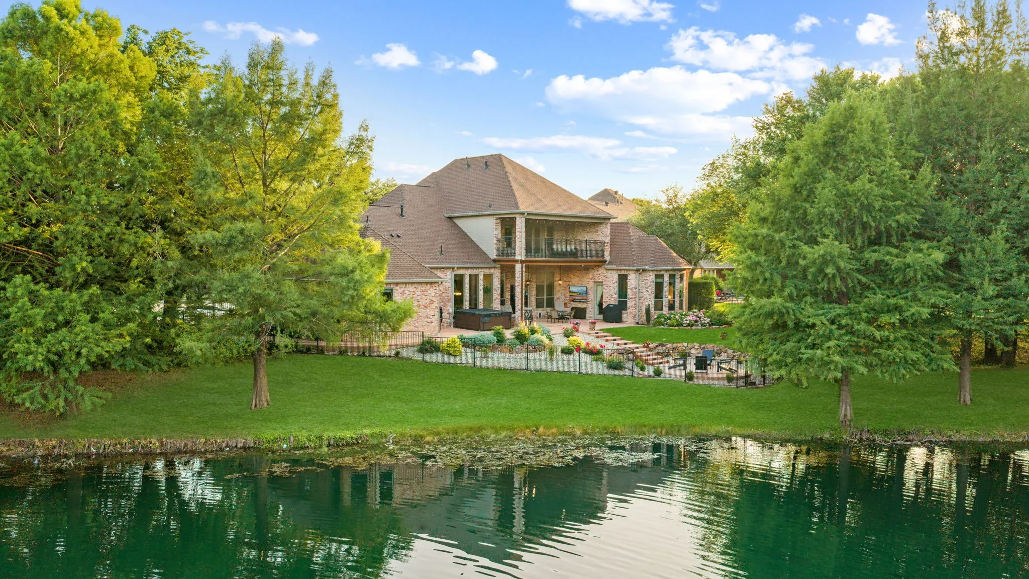 Single Family Residence For Sale in Rockwall County , 4745 Secret Cove, Rockwall, Texas 75032, 4 Bedroom, 5 Bathroom, 3 Garage spaces, 4,360 Sqft, built in 2006, mls#21271277, Real Estate Agent in Rockwall, Homes For Sale in Rockwall county, Homes For Sale in Rockwall, Realtor in Rockwall Texas, Real Estate Brokerage Independent Realty Texas, Luminita Cordes Realtor