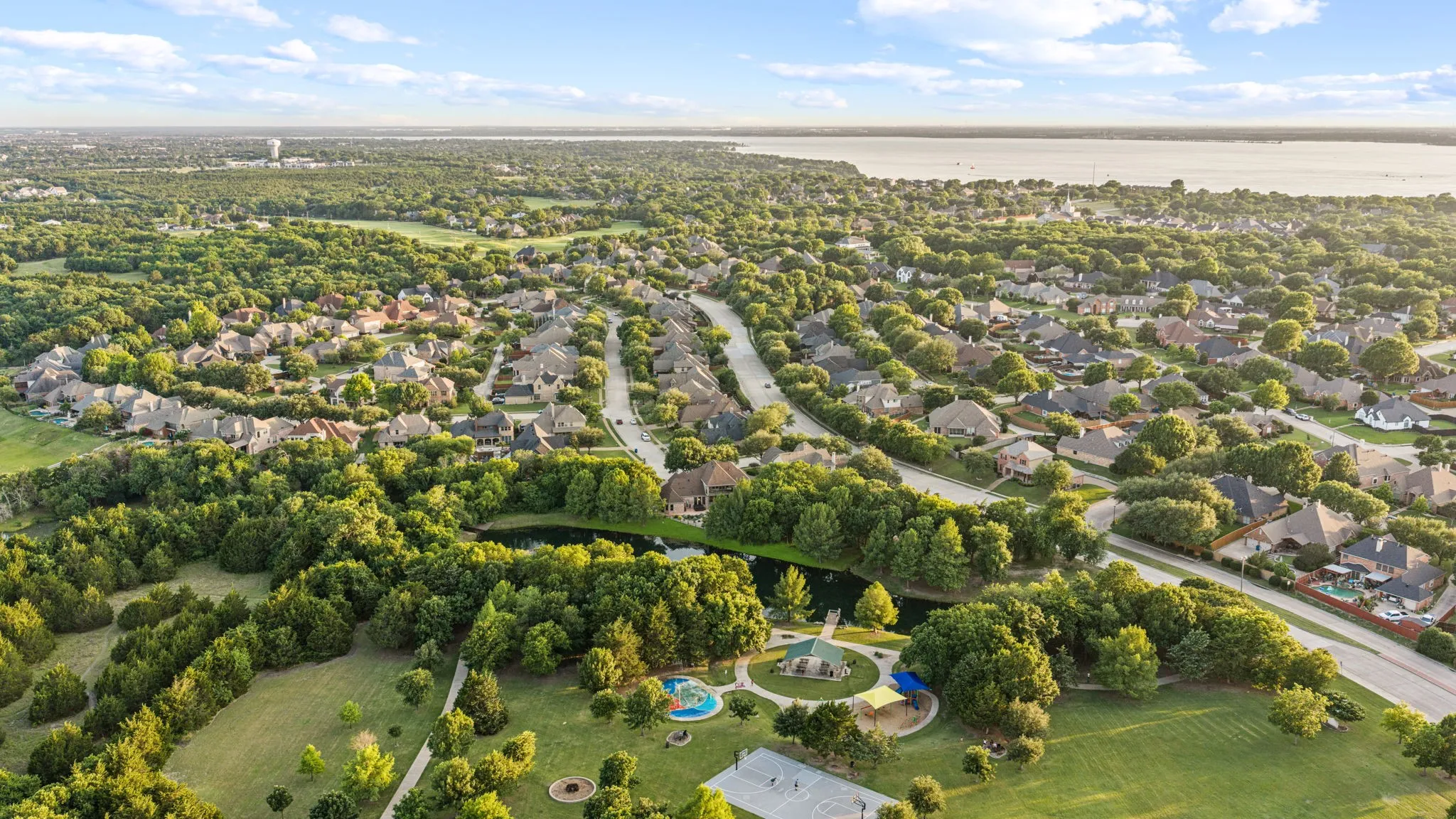 Single Family Residence For Sale in Rockwall County , 4745 Secret Cove, Rockwall, Texas 75032, 4 Bedroom, 5 Bathroom, 3 Garage spaces, 4,360 Sqft, built in 2006, mls#21271277, Real Estate Agent in Rockwall, Homes For Sale in Rockwall county, Homes For Sale in Rockwall, Realtor in Rockwall Texas, Real Estate Brokerage Independent Realty Texas, Luminita Cordes Realtor