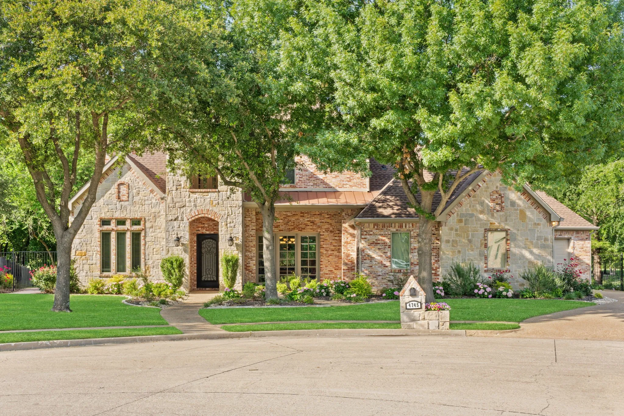 Single Family Residence For Sale in Rockwall County , 4745 Secret Cove, Rockwall, Texas 75032, 4 Bedroom, 5 Bathroom, 3 Garage spaces, 4,360 Sqft, built in 2006, mls#21271277, Real Estate Agent in Rockwall, Homes For Sale in Rockwall county, Homes For Sale in Rockwall, Realtor in Rockwall Texas, Real Estate Brokerage Independent Realty Texas, Luminita Cordes Realtor