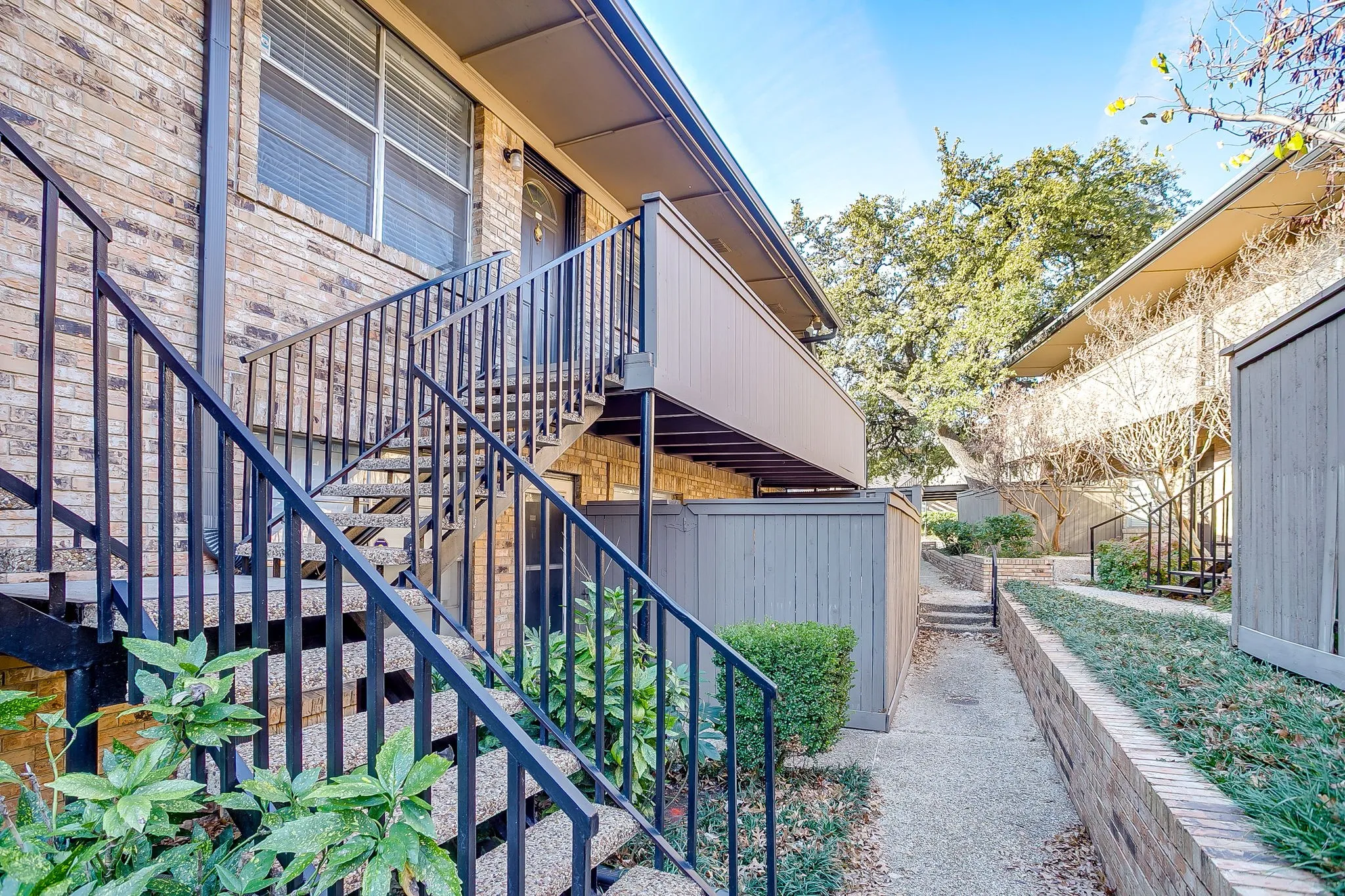 Condominium For Sale in Dallas County , 7929 Royal Lane 206, Dallas, Texas 75230, 2 Bedroom, 2 Bathroom, Garage spaces, 988 Sqft, built in 1964, Price $135,000, mls#21280192, Real Estate Agent in Dallas, Homes For Sale in Dallas county, Homes For Sale in Dallas, Realtor in Dallas Texas, Real Estate Brokerage Independent Realty Texas, Luminita Cordes Realtor