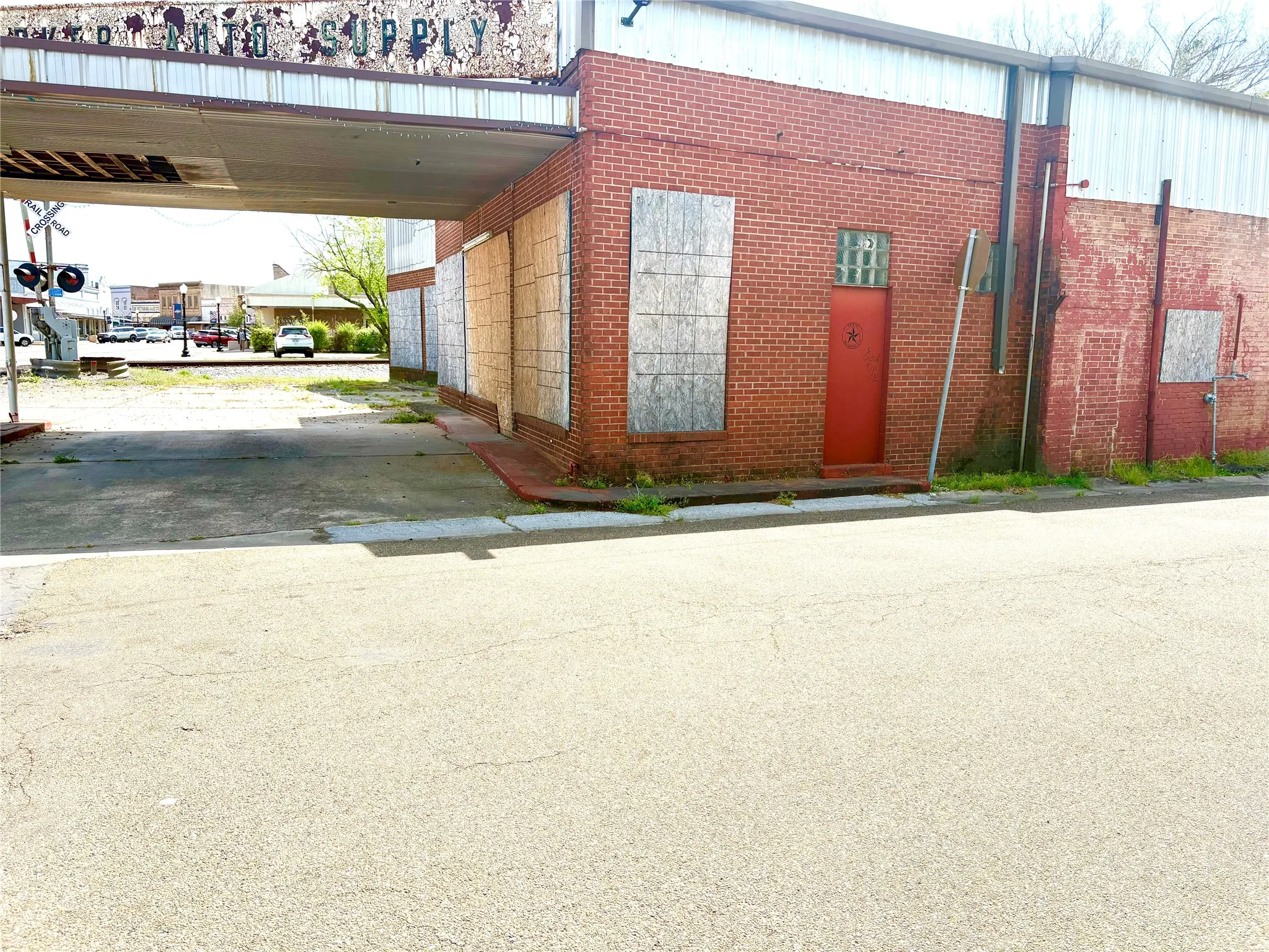 Warehouse For Sale in Camp County , 204 Quitman Street, Pittsburg, Texas 75686, 0, 0, Garage spaces, 0 Sqft, built in 1956, Price $229,000, mls#21280159, Real Estate Agent in Pittsburg, Homes For Sale in Camp county, Homes For Sale in Pittsburg, Realtor in Pittsburg Texas, Real Estate Brokerage Independent Realty Texas, Luminita Cordes Realtor