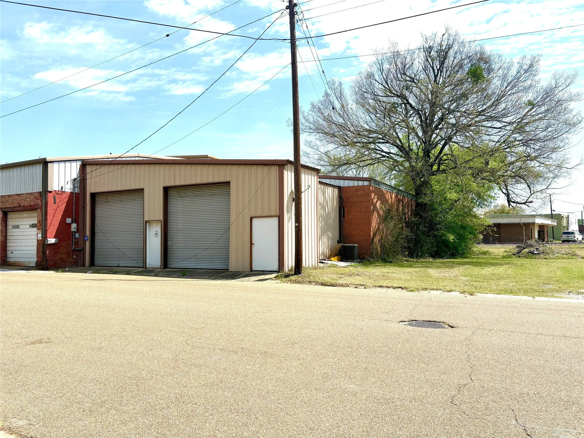 Warehouse For Sale in Camp County , 204 Quitman Street, Pittsburg, Texas 75686, 0, 0, Garage spaces, 0 Sqft, built in 1956, Price $229,000, mls#21280159, Real Estate Agent in Pittsburg, Homes For Sale in Camp county, Homes For Sale in Pittsburg, Realtor in Pittsburg Texas, Real Estate Brokerage Independent Realty Texas, Luminita Cordes Realtor