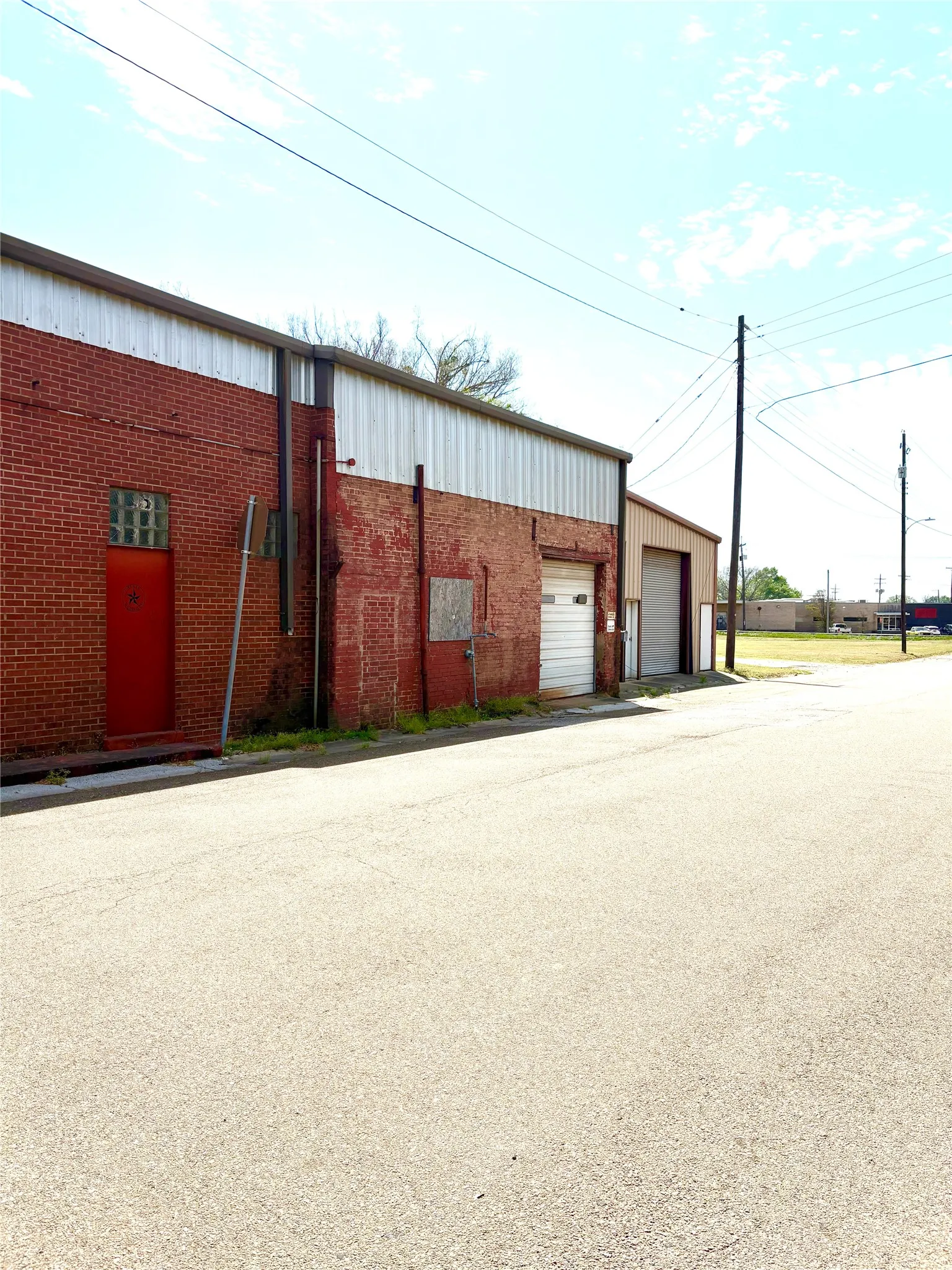 Warehouse For Sale in Camp County , 204 Quitman Street, Pittsburg, Texas 75686, 0, 0, Garage spaces, 0 Sqft, built in 1956, Price $229,000, mls#21280159, Real Estate Agent in Pittsburg, Homes For Sale in Camp county, Homes For Sale in Pittsburg, Realtor in Pittsburg Texas, Real Estate Brokerage Independent Realty Texas, Luminita Cordes Realtor