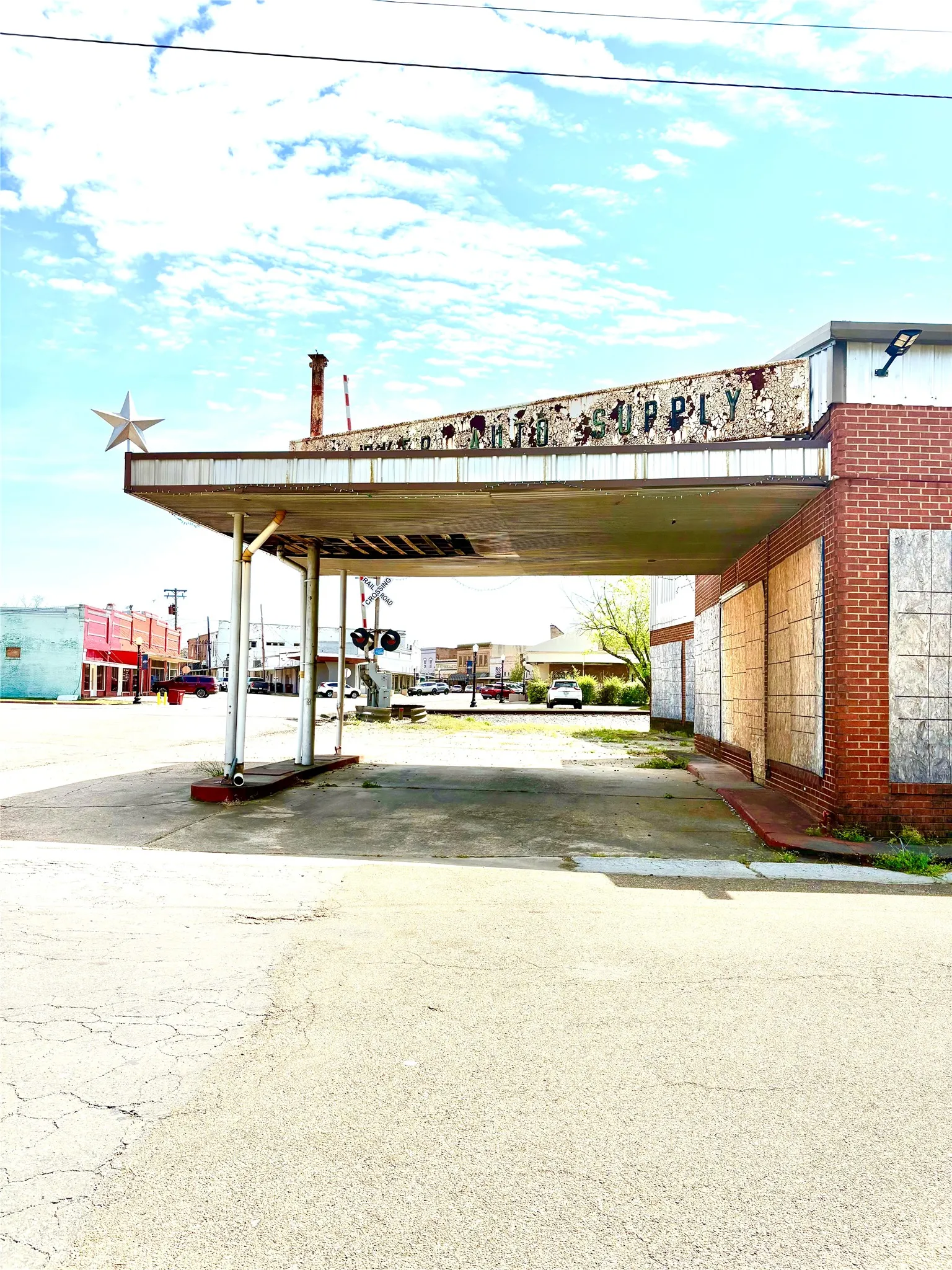 Warehouse For Sale in Camp County , 204 Quitman Street, Pittsburg, Texas 75686, 0, 0, Garage spaces, 0 Sqft, built in 1956, Price $229,000, mls#21280159, Real Estate Agent in Pittsburg, Homes For Sale in Camp county, Homes For Sale in Pittsburg, Realtor in Pittsburg Texas, Real Estate Brokerage Independent Realty Texas, Luminita Cordes Realtor