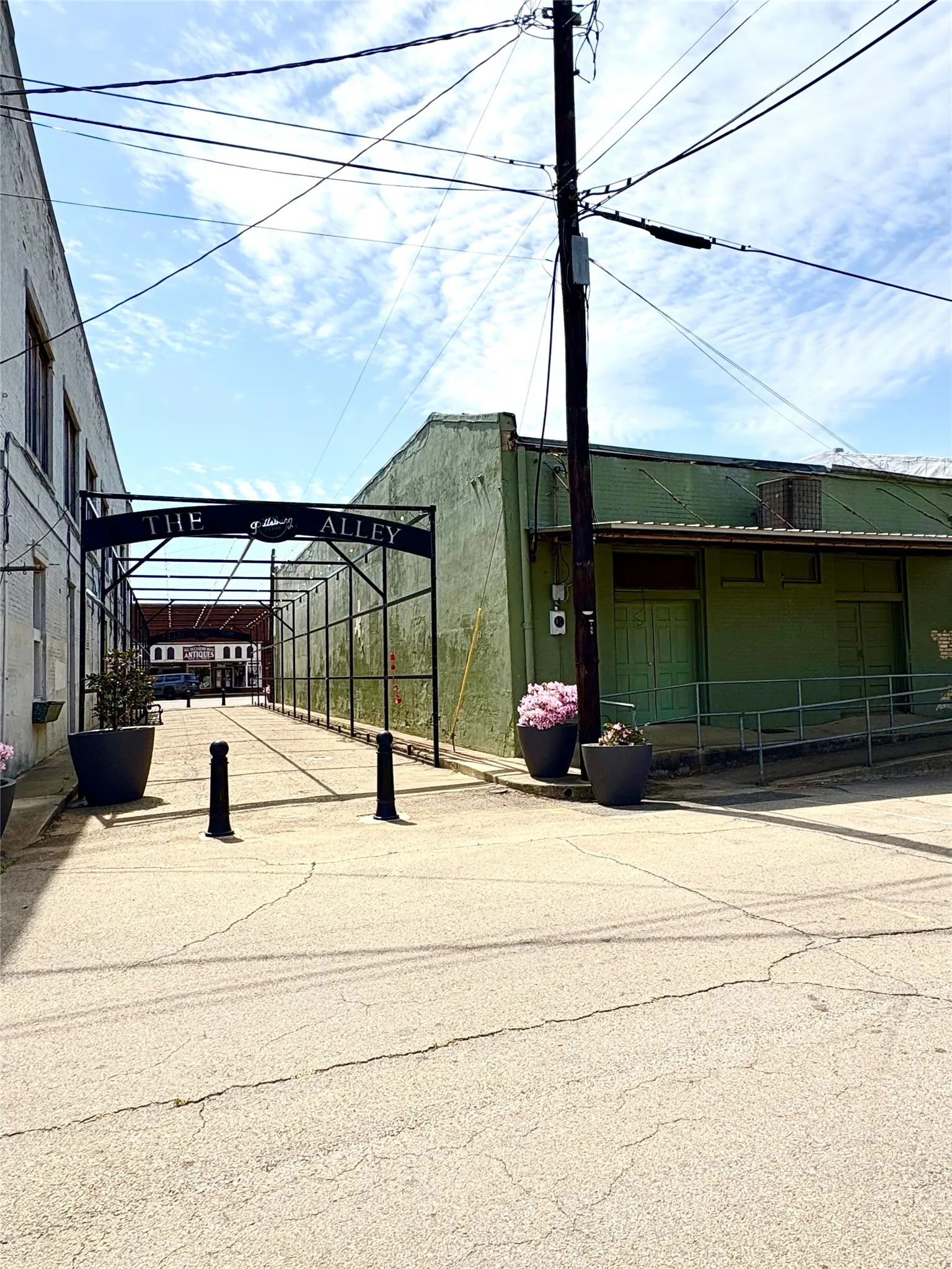 Office For Sale in Camp County , 125 Quitman Street, Pittsburg, Texas 75686, 0, 0, Garage spaces, 0 Sqft, built in 1930, Price $159,000, mls#21280147, Real Estate Agent in Pittsburg, Homes For Sale in Camp county, Homes For Sale in Pittsburg, Realtor in Pittsburg Texas, Real Estate Brokerage Independent Realty Texas, Luminita Cordes Realtor