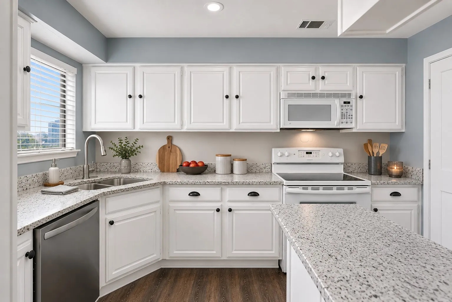 Condominium For Sale in Tarrant County , 1900 Cloisters Drive 322, Arlington, Texas 76011, 2 Bedroom, 1 Bathroom, Garage spaces, 963 Sqft, built in 1981, mls#21280210, Real Estate Agent in Arlington, Homes For Sale in Tarrant county, Homes For Sale in Arlington, Realtor in Arlington Texas, Real Estate Brokerage Independent Realty Texas, Luminita Cordes Realtor