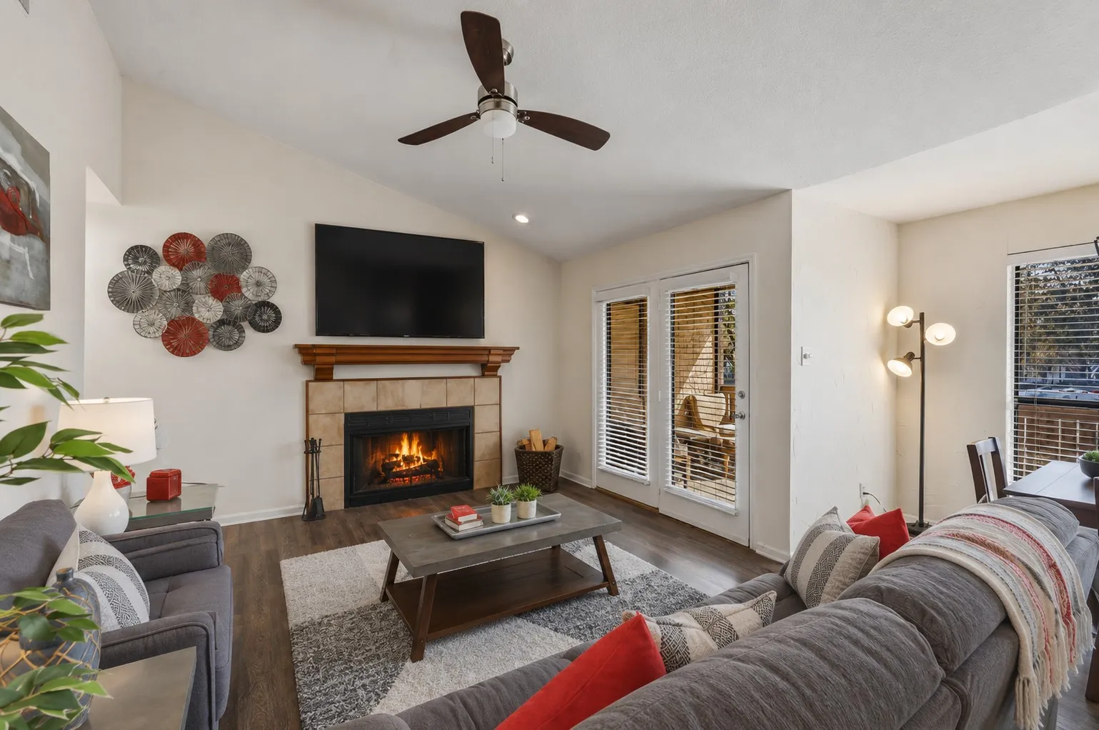 Condominium For Sale in Tarrant County , 1900 Cloisters Drive 322, Arlington, Texas 76011, 2 Bedroom, 1 Bathroom, Garage spaces, 963 Sqft, built in 1981, mls#21280210, Real Estate Agent in Arlington, Homes For Sale in Tarrant county, Homes For Sale in Arlington, Realtor in Arlington Texas, Real Estate Brokerage Independent Realty Texas, Luminita Cordes Realtor