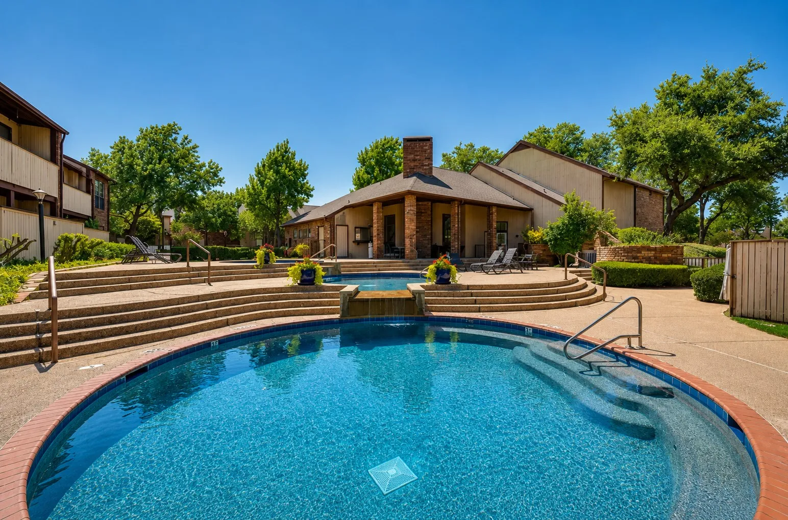Condominium For Sale in Tarrant County , 1900 Cloisters Drive 322, Arlington, Texas 76011, 2 Bedroom, 1 Bathroom, Garage spaces, 963 Sqft, built in 1981, mls#21280210, Real Estate Agent in Arlington, Homes For Sale in Tarrant county, Homes For Sale in Arlington, Realtor in Arlington Texas, Real Estate Brokerage Independent Realty Texas, Luminita Cordes Realtor