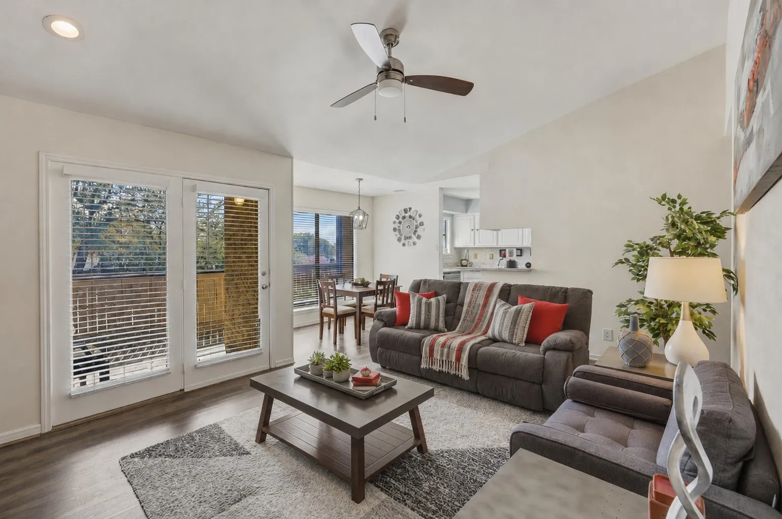 Condominium For Sale in Tarrant County , 1900 Cloisters Drive 322, Arlington, Texas 76011, 2 Bedroom, 1 Bathroom, Garage spaces, 963 Sqft, built in 1981, mls#21280210, Real Estate Agent in Arlington, Homes For Sale in Tarrant county, Homes For Sale in Arlington, Realtor in Arlington Texas, Real Estate Brokerage Independent Realty Texas, Luminita Cordes Realtor