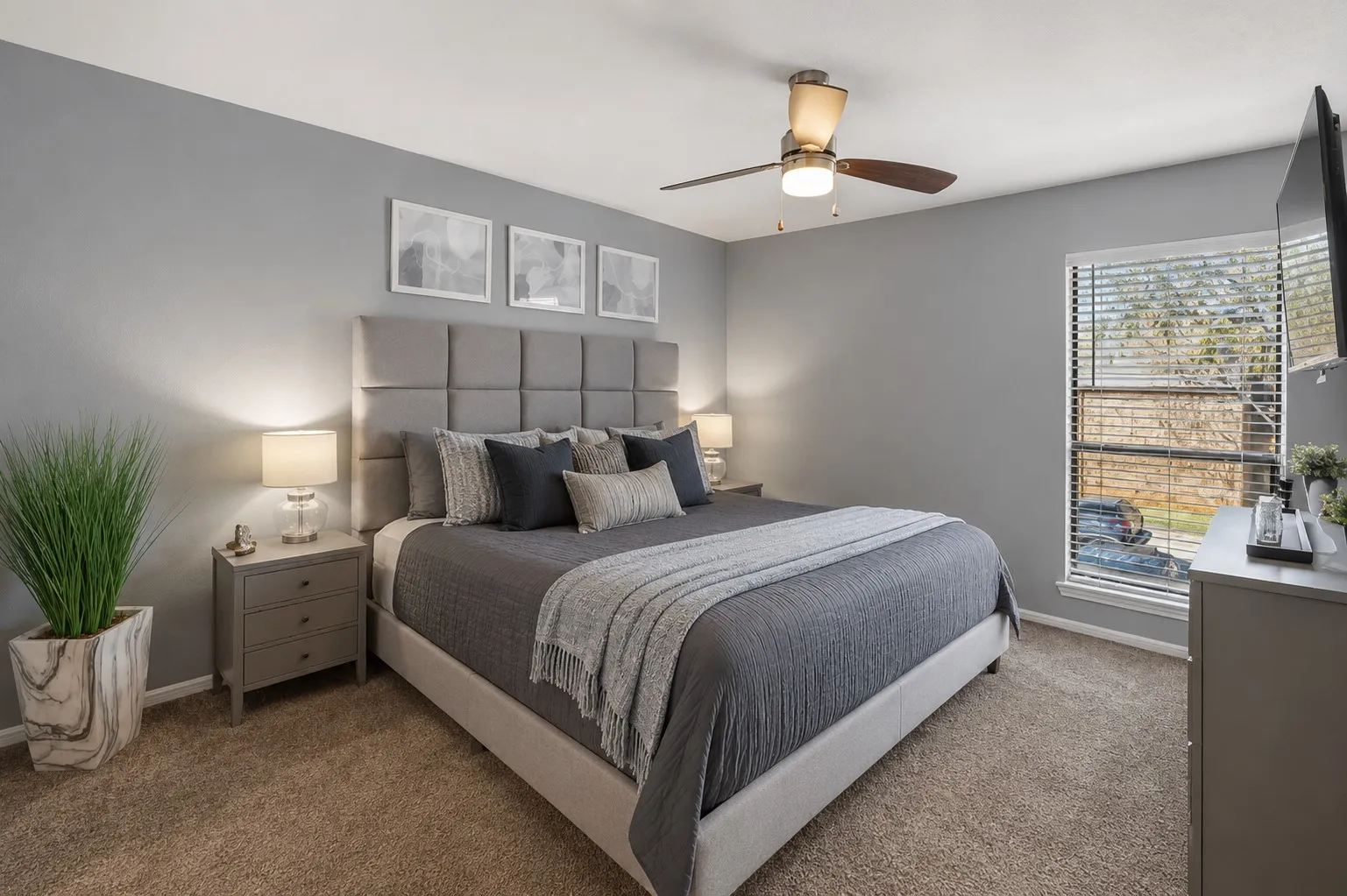 Condominium For Sale in Tarrant County , 1900 Cloisters Drive 322, Arlington, Texas 76011, 2 Bedroom, 1 Bathroom, Garage spaces, 963 Sqft, built in 1981, mls#21280210, Real Estate Agent in Arlington, Homes For Sale in Tarrant county, Homes For Sale in Arlington, Realtor in Arlington Texas, Real Estate Brokerage Independent Realty Texas, Luminita Cordes Realtor