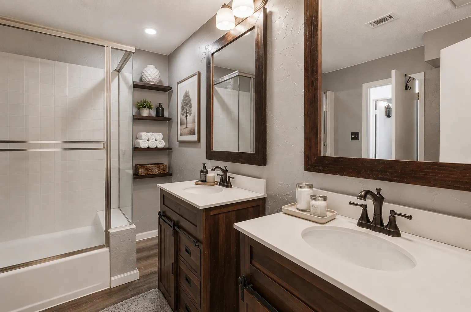 Condominium For Sale in Tarrant County , 1900 Cloisters Drive 322, Arlington, Texas 76011, 2 Bedroom, 1 Bathroom, Garage spaces, 963 Sqft, built in 1981, mls#21280210, Real Estate Agent in Arlington, Homes For Sale in Tarrant county, Homes For Sale in Arlington, Realtor in Arlington Texas, Real Estate Brokerage Independent Realty Texas, Luminita Cordes Realtor
