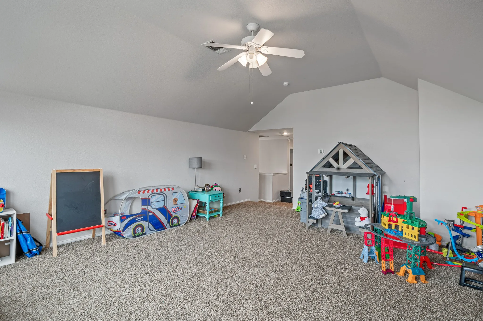 Single Family Residence For Sale in Dallas County , 8114 Salzburg Drive, Rowlett, Texas 75089, 4 Bedroom, 3 Bathroom, 2 Garage spaces, 2,992 Sqft, built in 2000, mls#21280082, Real Estate Agent in Rowlett, Homes For Sale in Dallas county, Homes For Sale in Rowlett, Realtor in Rowlett Texas, Real Estate Brokerage Independent Realty Texas, Luminita Cordes Realtor
