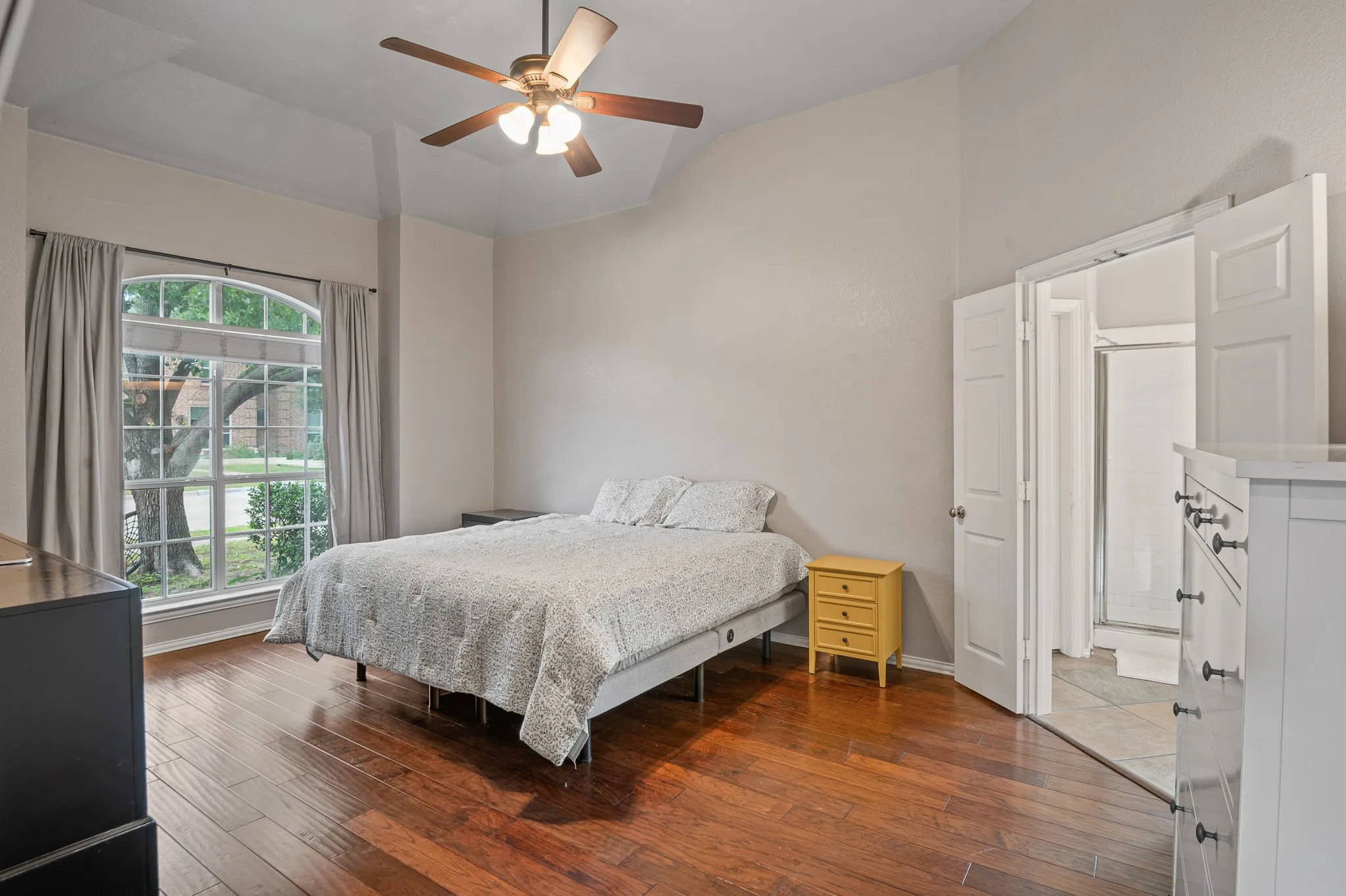 Single Family Residence For Sale in Dallas County , 8114 Salzburg Drive, Rowlett, Texas 75089, 4 Bedroom, 3 Bathroom, 2 Garage spaces, 2,992 Sqft, built in 2000, mls#21280082, Real Estate Agent in Rowlett, Homes For Sale in Dallas county, Homes For Sale in Rowlett, Realtor in Rowlett Texas, Real Estate Brokerage Independent Realty Texas, Luminita Cordes Realtor