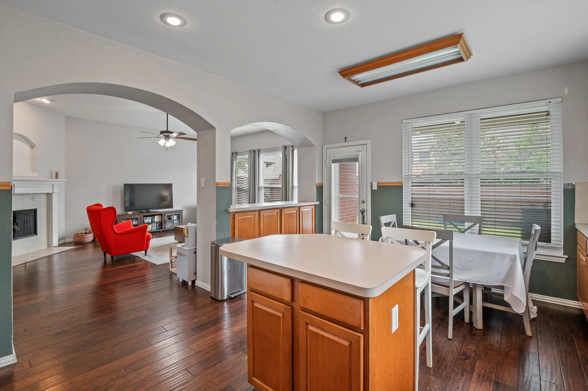 Single Family Residence For Sale in Dallas County , 8114 Salzburg Drive, Rowlett, Texas 75089, 4 Bedroom, 3 Bathroom, 2 Garage spaces, 2,992 Sqft, built in 2000, mls#21280082, Real Estate Agent in Rowlett, Homes For Sale in Dallas county, Homes For Sale in Rowlett, Realtor in Rowlett Texas, Real Estate Brokerage Independent Realty Texas, Luminita Cordes Realtor