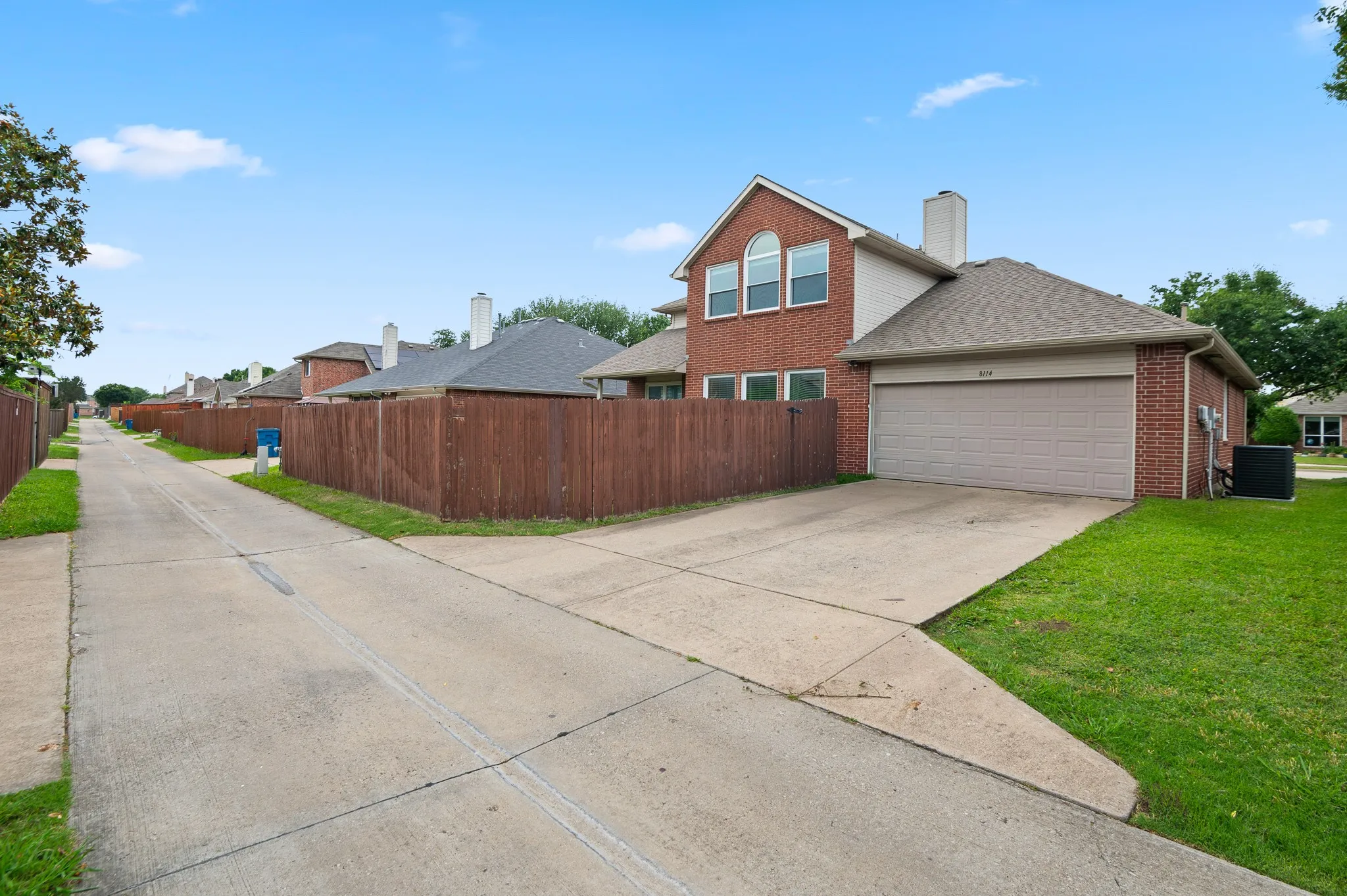 Single Family Residence For Sale in Dallas County , 8114 Salzburg Drive, Rowlett, Texas 75089, 4 Bedroom, 3 Bathroom, 2 Garage spaces, 2,992 Sqft, built in 2000, mls#21280082, Real Estate Agent in Rowlett, Homes For Sale in Dallas county, Homes For Sale in Rowlett, Realtor in Rowlett Texas, Real Estate Brokerage Independent Realty Texas, Luminita Cordes Realtor