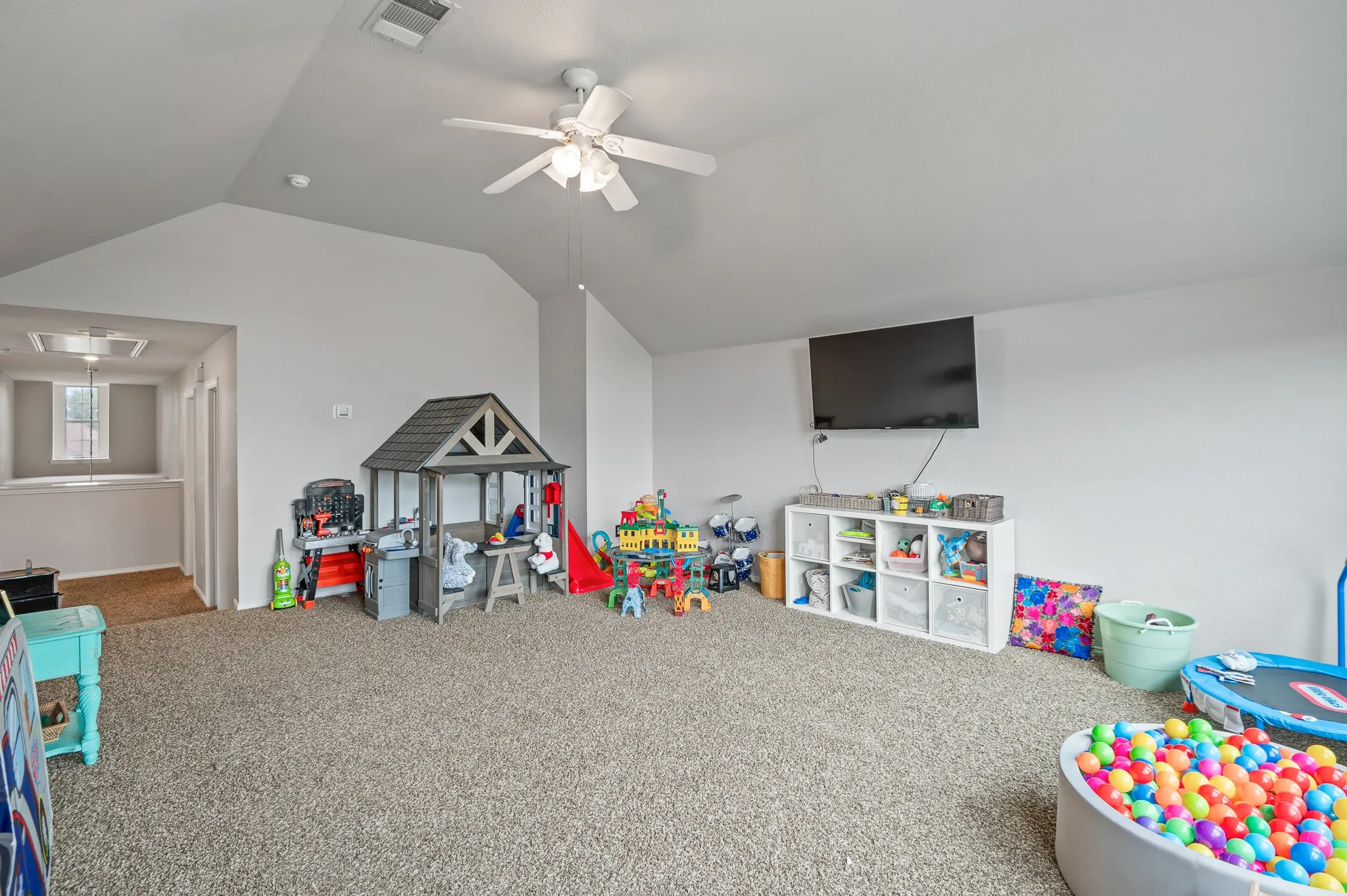 Single Family Residence For Sale in Dallas County , 8114 Salzburg Drive, Rowlett, Texas 75089, 4 Bedroom, 3 Bathroom, 2 Garage spaces, 2,992 Sqft, built in 2000, mls#21280082, Real Estate Agent in Rowlett, Homes For Sale in Dallas county, Homes For Sale in Rowlett, Realtor in Rowlett Texas, Real Estate Brokerage Independent Realty Texas, Luminita Cordes Realtor