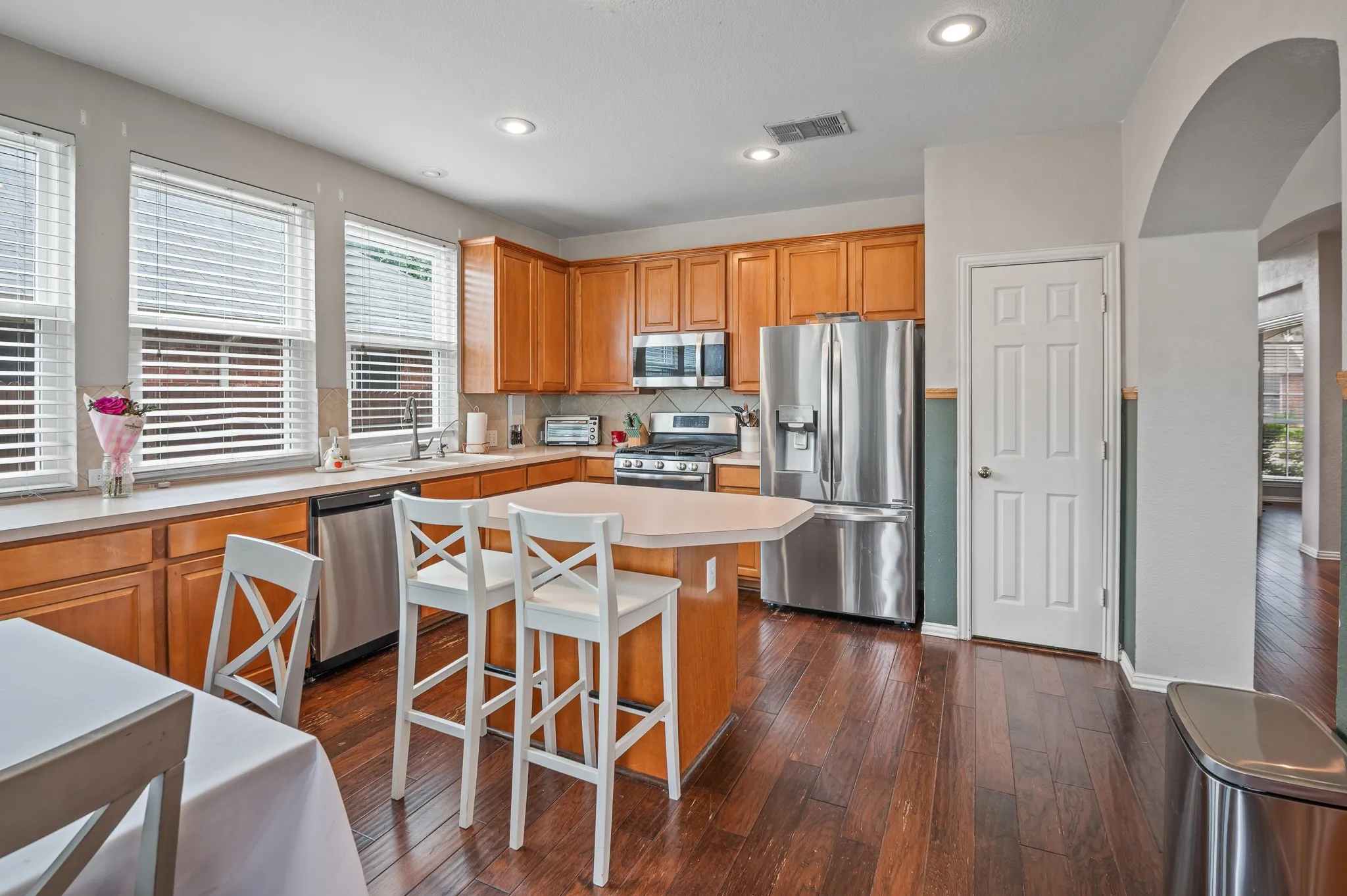 Single Family Residence For Sale in Dallas County , 8114 Salzburg Drive, Rowlett, Texas 75089, 4 Bedroom, 3 Bathroom, 2 Garage spaces, 2,992 Sqft, built in 2000, mls#21280082, Real Estate Agent in Rowlett, Homes For Sale in Dallas county, Homes For Sale in Rowlett, Realtor in Rowlett Texas, Real Estate Brokerage Independent Realty Texas, Luminita Cordes Realtor