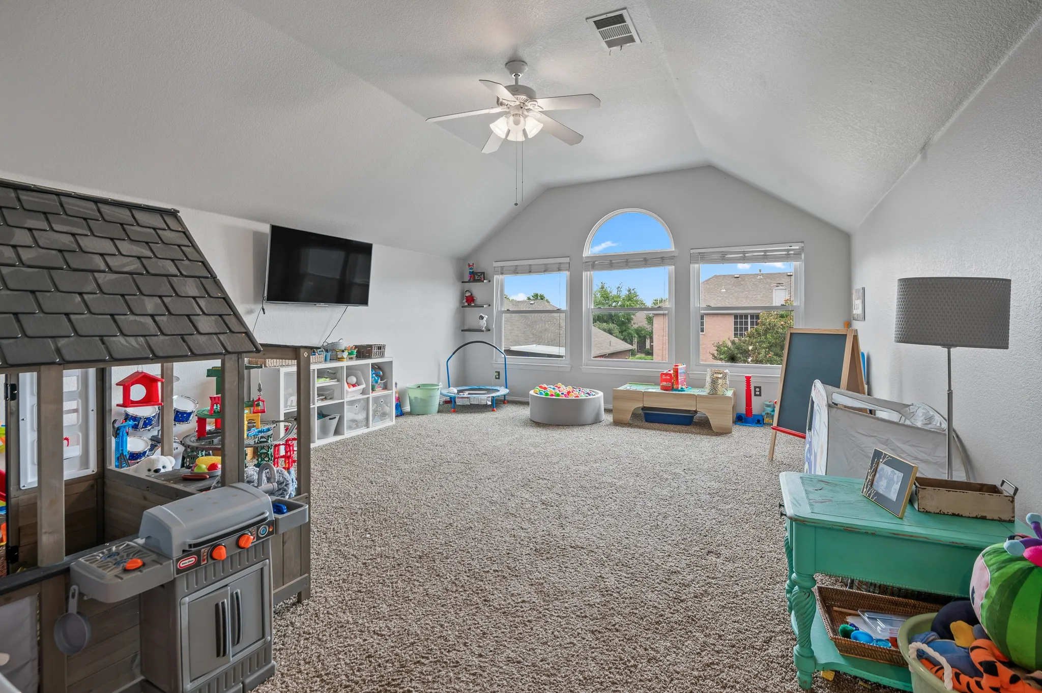 Single Family Residence For Sale in Dallas County , 8114 Salzburg Drive, Rowlett, Texas 75089, 4 Bedroom, 3 Bathroom, 2 Garage spaces, 2,992 Sqft, built in 2000, mls#21280082, Real Estate Agent in Rowlett, Homes For Sale in Dallas county, Homes For Sale in Rowlett, Realtor in Rowlett Texas, Real Estate Brokerage Independent Realty Texas, Luminita Cordes Realtor