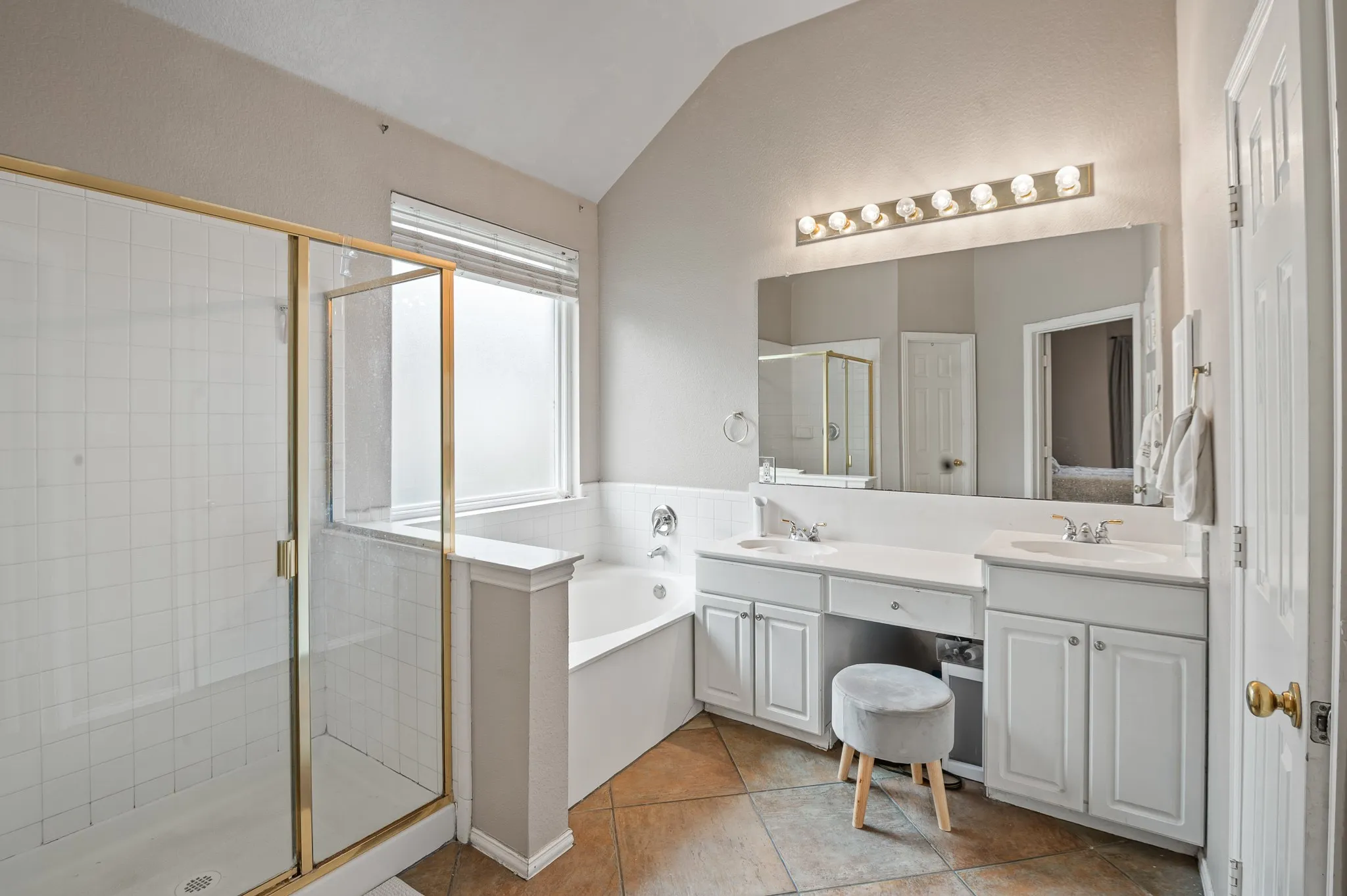 Single Family Residence For Sale in Dallas County , 8114 Salzburg Drive, Rowlett, Texas 75089, 4 Bedroom, 3 Bathroom, 2 Garage spaces, 2,992 Sqft, built in 2000, mls#21280082, Real Estate Agent in Rowlett, Homes For Sale in Dallas county, Homes For Sale in Rowlett, Realtor in Rowlett Texas, Real Estate Brokerage Independent Realty Texas, Luminita Cordes Realtor