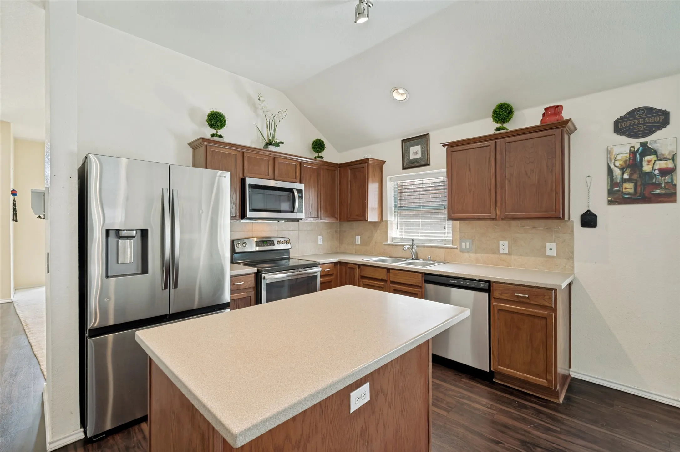 Single Family Residence For Sale in Denton County , 8616 Chisholm Trail, Cross Roads, Texas 76227, 3 Bedroom, 2 Bathroom, 2 Garage spaces, 1,896 Sqft, built in 2005, mls#21280239, Real Estate Agent in Cross Roads, Homes For Sale in Denton county, Homes For Sale in Cross Roads, Realtor in Cross Roads Texas, Real Estate Brokerage Independent Realty Texas, Luminita Cordes Realtor
