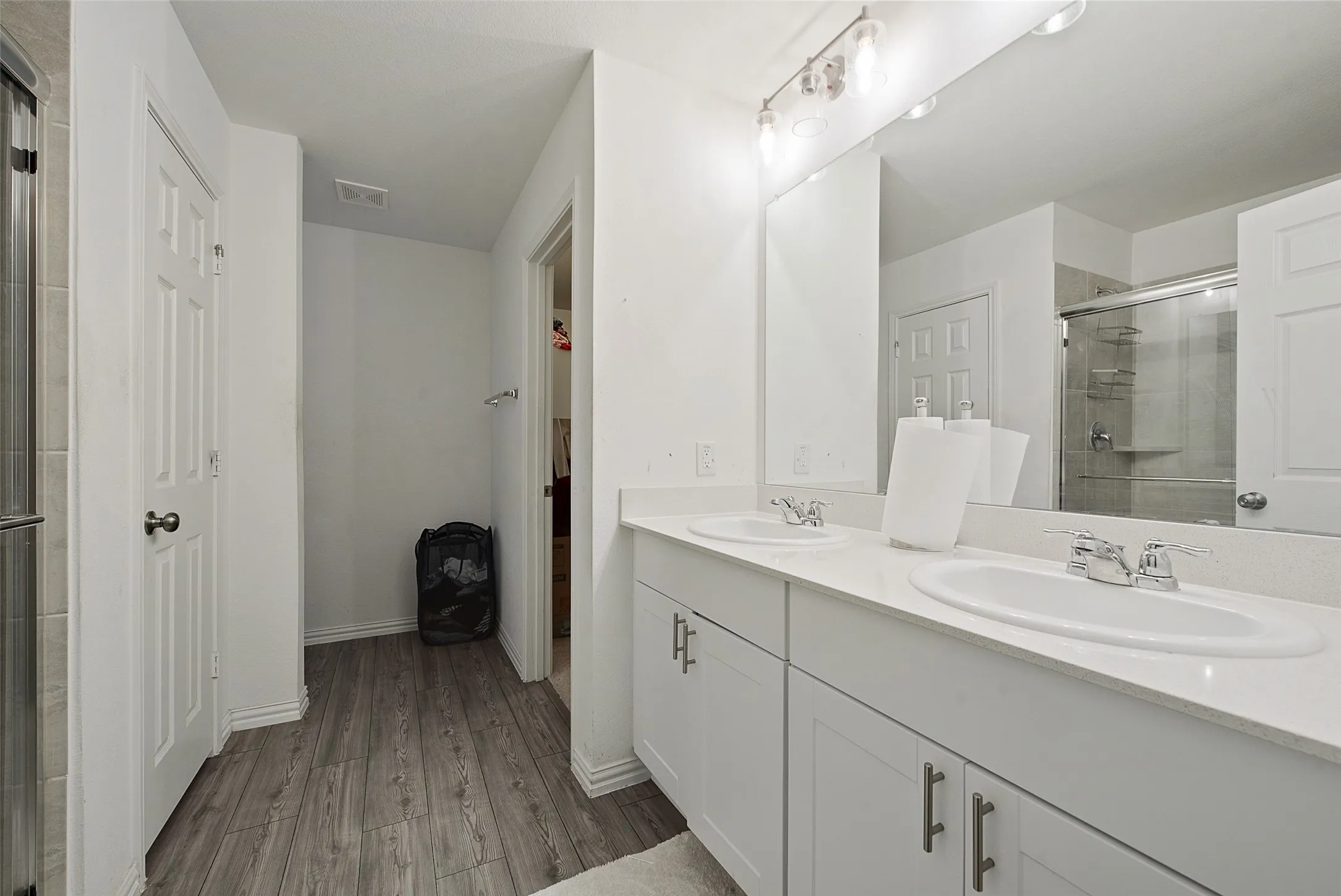 Single Family Residence For Sale in Tarrant County , 4437 Benham Drive, Fort Worth, Texas 76036, 4 Bedroom, 3 Bathroom, 2 Garage spaces, 2,572 Sqft, built in 2024, mls#21279197, Real Estate Agent in Fort Worth, Homes For Sale in Tarrant county, Homes For Sale in Fort Worth, Realtor in Fort Worth Texas, Real Estate Brokerage Independent Realty Texas, Luminita Cordes Realtor