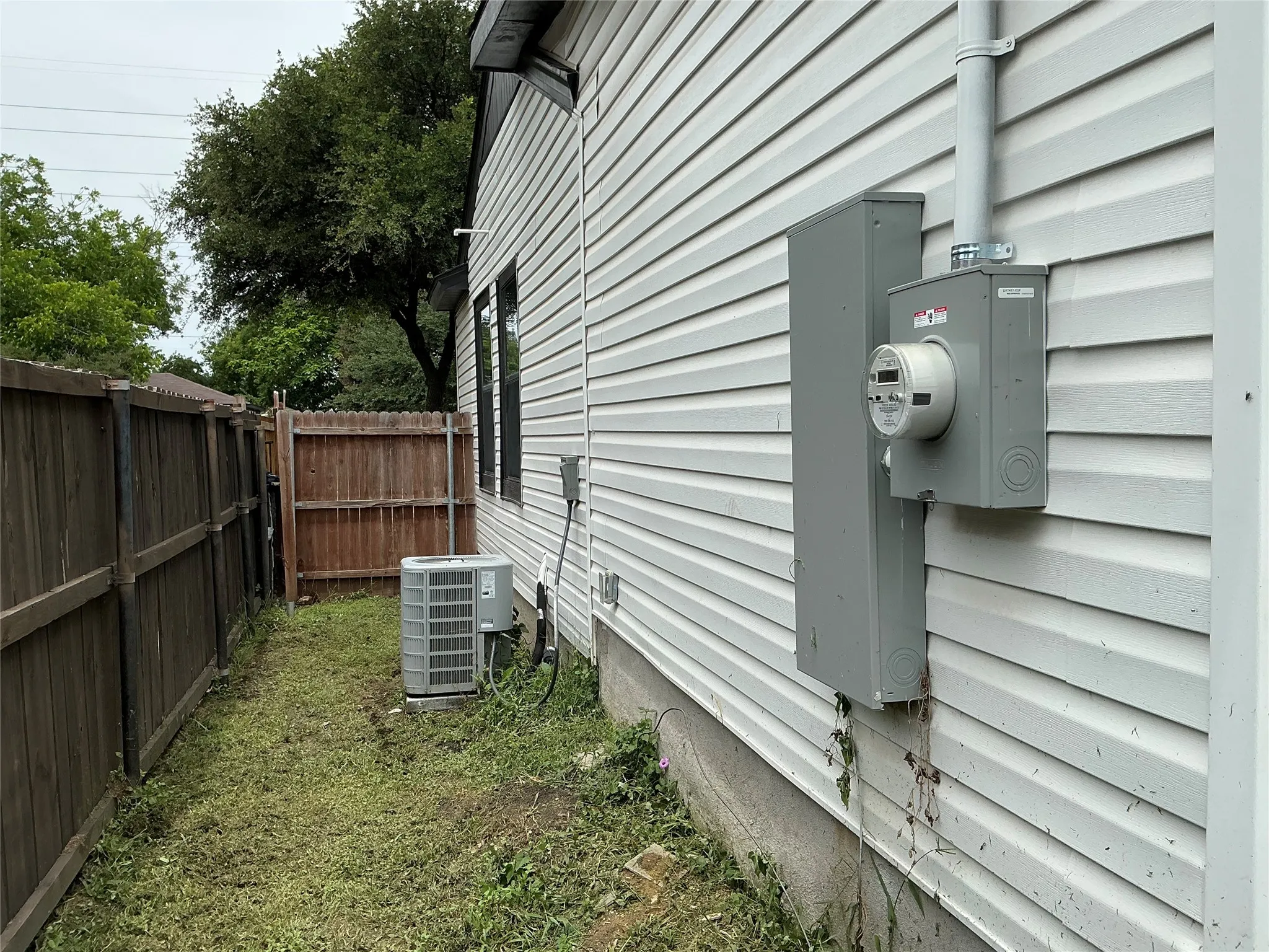 Single Family Residence For Sale in Dallas County , 11118 Aledo Drive, Dallas, Texas 75228, 4 Bedroom, 2 Bathroom, 1 Garage spaces, 2,380 Sqft, built in 1950, mls#21280242, Real Estate Agent in Dallas, Homes For Sale in Dallas county, Homes For Sale in Dallas, Realtor in Dallas Texas, Real Estate Brokerage Independent Realty Texas, Luminita Cordes Realtor