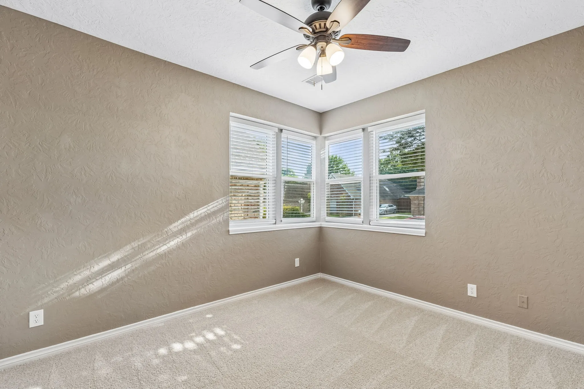 Single Family Residence For Sale in Dallas County , 604 Shalamar Place, Irving, Texas 75061, 3 Bedroom, 2 Bathroom, 2 Garage spaces, 2,173 Sqft, built in 1985, mls#21280113, Real Estate Agent in Irving, Homes For Sale in Dallas county, Homes For Sale in Irving, Realtor in Irving Texas, Real Estate Brokerage Independent Realty Texas, Luminita Cordes Realtor
