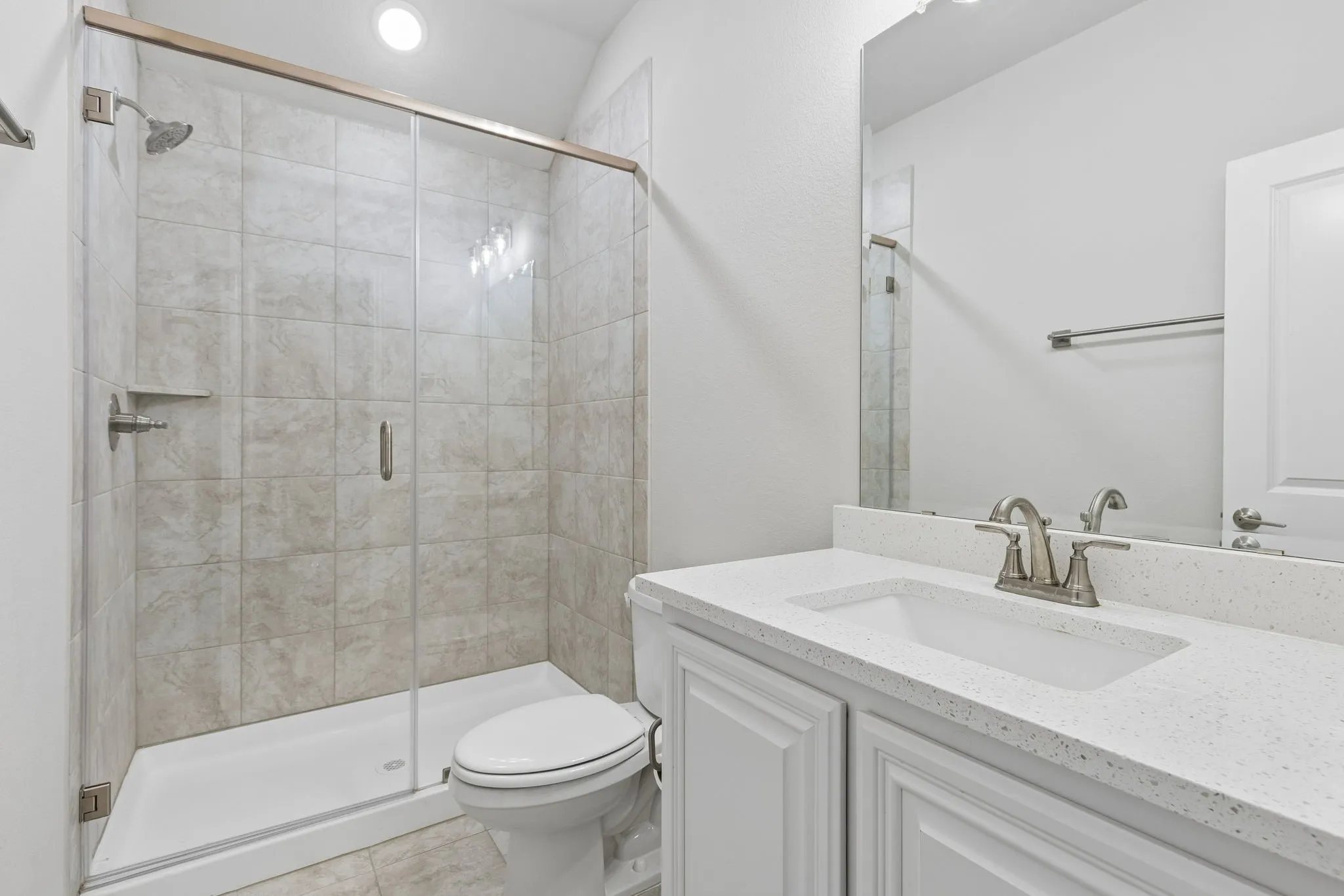 Private Ensuite Bathroom w/ Walkin Shower