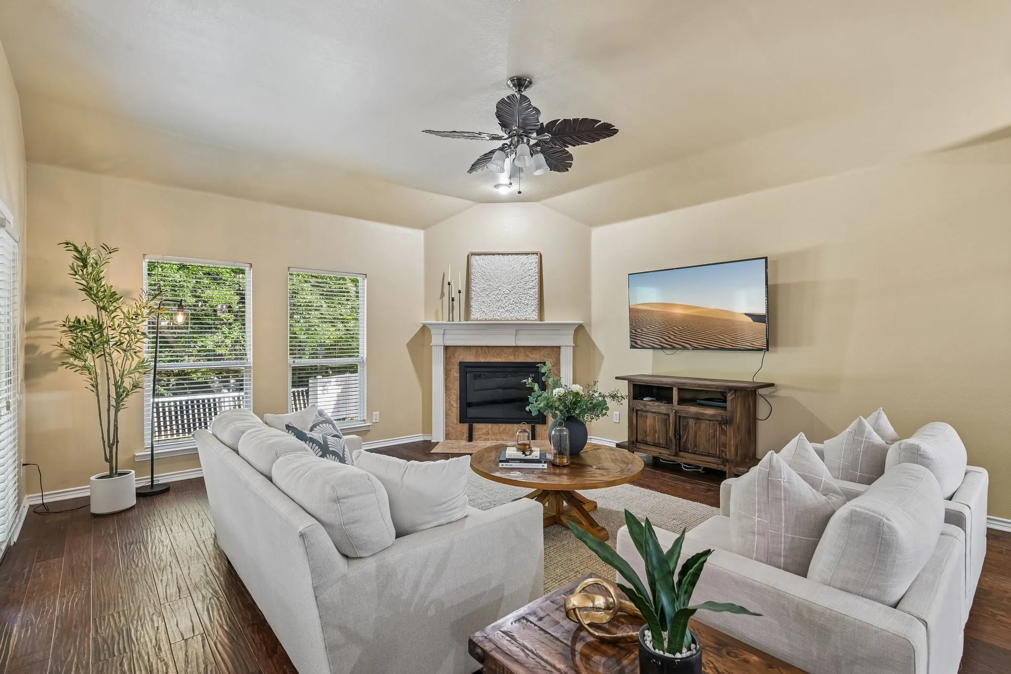Single Family Residence For Sale in Denton County , 1321 Stone Mountain Parkway, Savannah, Texas 76227, 4 Bedroom, 2 Bathroom, 2 Garage spaces, 2,136 Sqft, built in 2004, mls#21277104, Real Estate Agent in Savannah, Homes For Sale in Denton county, Homes For Sale in Savannah, Realtor in Savannah Texas, Real Estate Brokerage Independent Realty Texas, Luminita Cordes Realtor