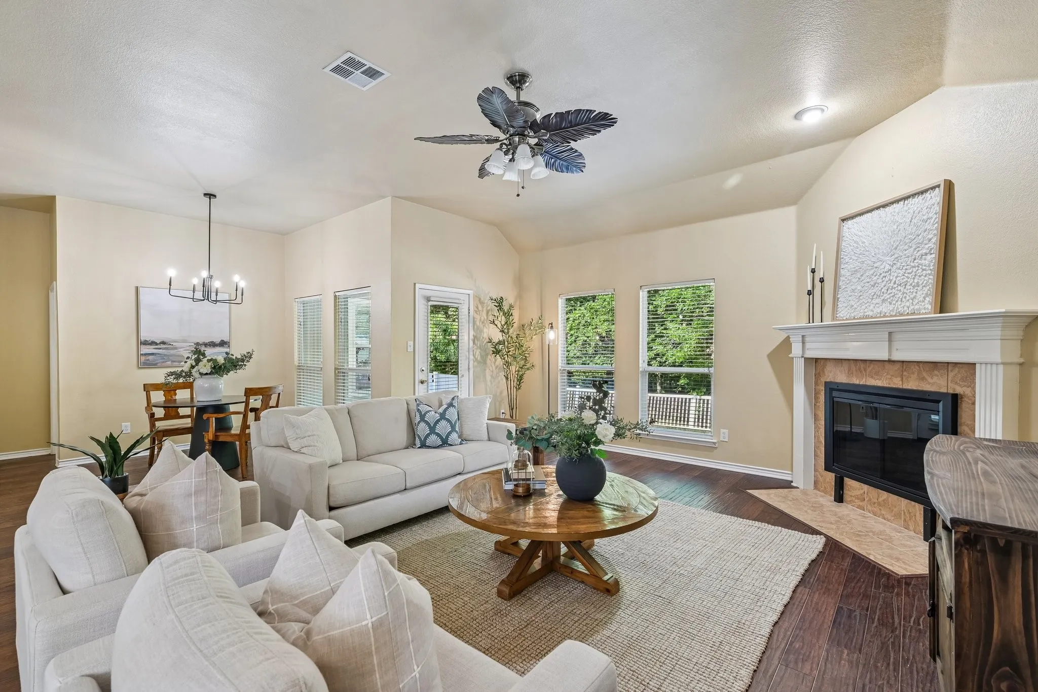 Single Family Residence For Sale in Denton County , 1321 Stone Mountain Parkway, Savannah, Texas 76227, 4 Bedroom, 2 Bathroom, 2 Garage spaces, 2,136 Sqft, built in 2004, mls#21277104, Real Estate Agent in Savannah, Homes For Sale in Denton county, Homes For Sale in Savannah, Realtor in Savannah Texas, Real Estate Brokerage Independent Realty Texas, Luminita Cordes Realtor
