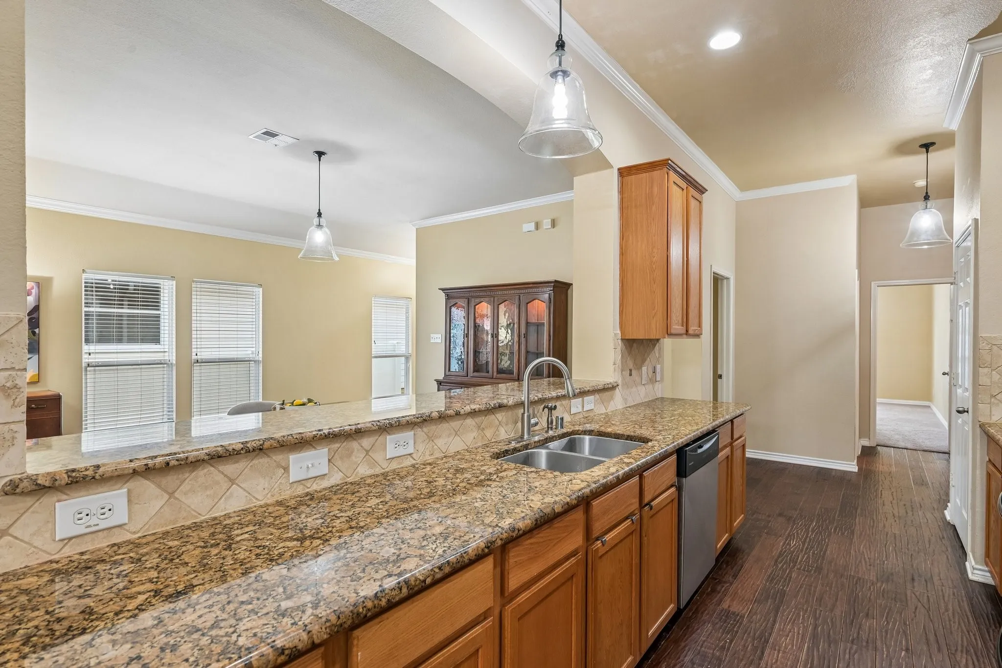 Single Family Residence For Sale in Denton County , 1321 Stone Mountain Parkway, Savannah, Texas 76227, 4 Bedroom, 2 Bathroom, 2 Garage spaces, 2,136 Sqft, built in 2004, mls#21277104, Real Estate Agent in Savannah, Homes For Sale in Denton county, Homes For Sale in Savannah, Realtor in Savannah Texas, Real Estate Brokerage Independent Realty Texas, Luminita Cordes Realtor