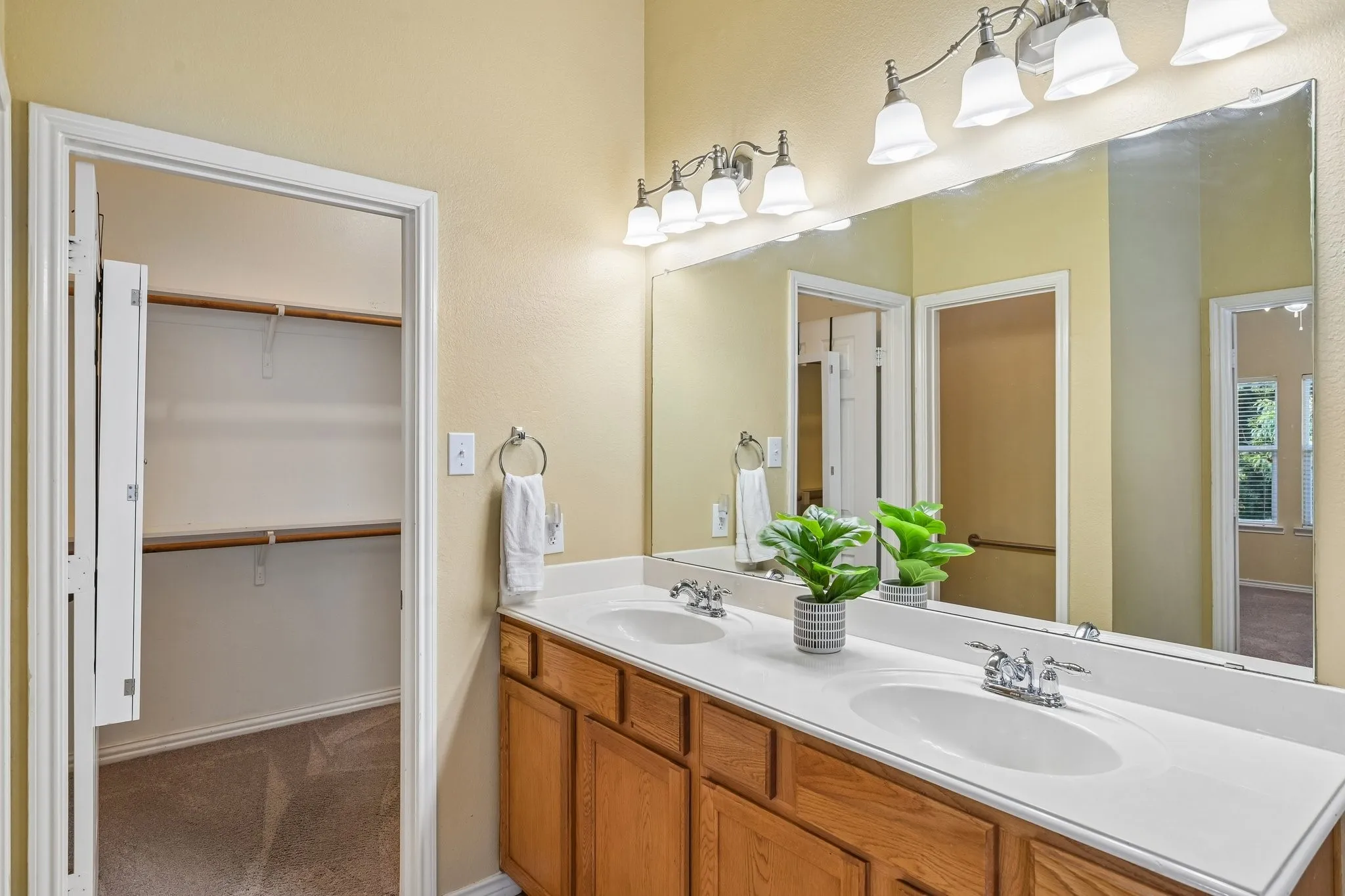 Single Family Residence For Sale in Denton County , 1321 Stone Mountain Parkway, Savannah, Texas 76227, 4 Bedroom, 2 Bathroom, 2 Garage spaces, 2,136 Sqft, built in 2004, mls#21277104, Real Estate Agent in Savannah, Homes For Sale in Denton county, Homes For Sale in Savannah, Realtor in Savannah Texas, Real Estate Brokerage Independent Realty Texas, Luminita Cordes Realtor