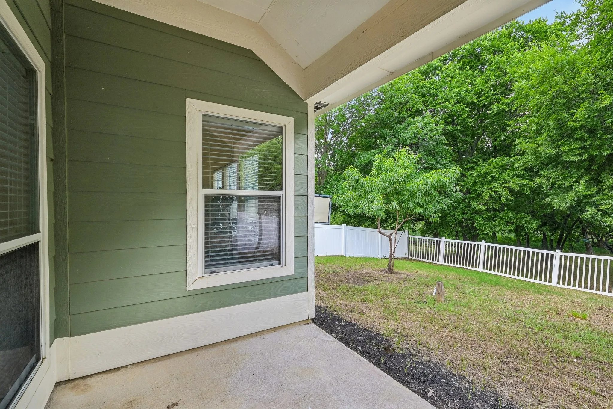 Single Family Residence For Sale in Denton County , 1321 Stone Mountain Parkway, Savannah, Texas 76227, 4 Bedroom, 2 Bathroom, 2 Garage spaces, 2,136 Sqft, built in 2004, mls#21277104, Real Estate Agent in Savannah, Homes For Sale in Denton county, Homes For Sale in Savannah, Realtor in Savannah Texas, Real Estate Brokerage Independent Realty Texas, Luminita Cordes Realtor