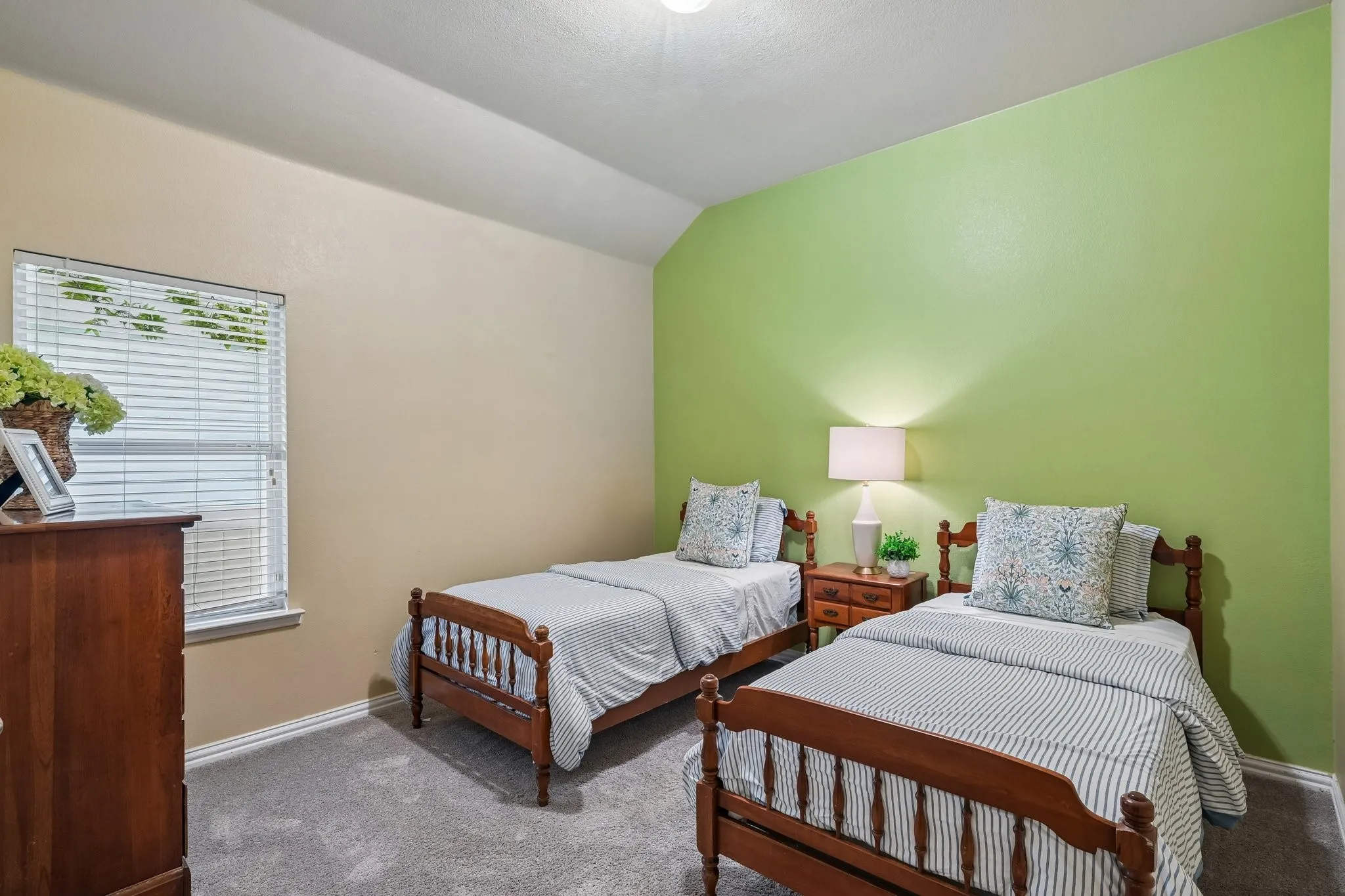 Single Family Residence For Sale in Denton County , 1321 Stone Mountain Parkway, Savannah, Texas 76227, 4 Bedroom, 2 Bathroom, 2 Garage spaces, 2,136 Sqft, built in 2004, mls#21277104, Real Estate Agent in Savannah, Homes For Sale in Denton county, Homes For Sale in Savannah, Realtor in Savannah Texas, Real Estate Brokerage Independent Realty Texas, Luminita Cordes Realtor