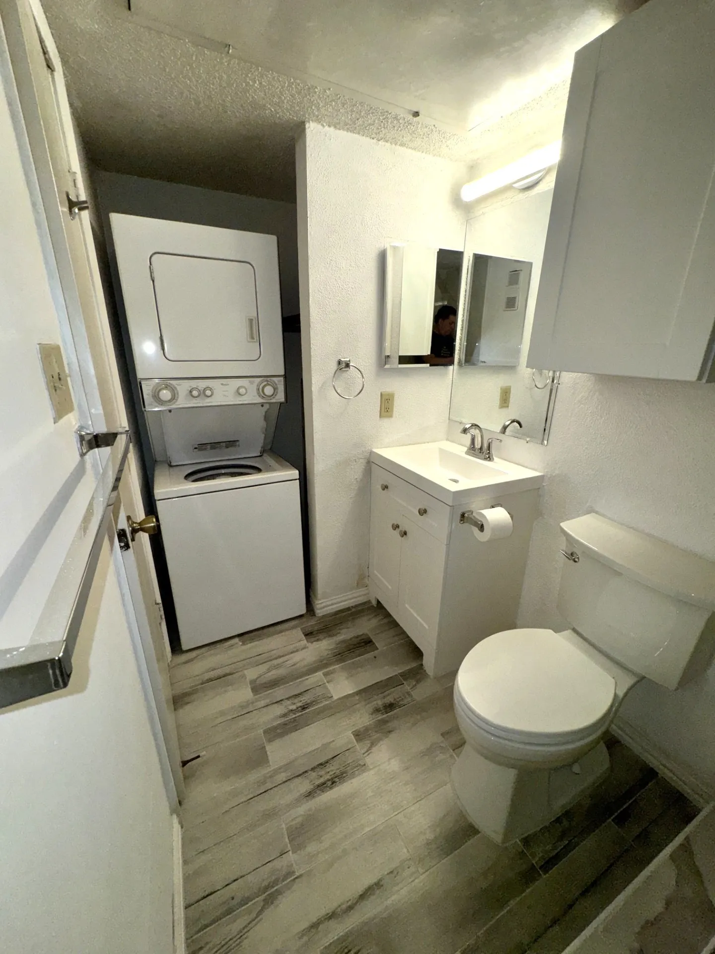 Condominium For Sale in Tarrant County , 2300 Balsam Drive G102, Arlington, Texas 76006, 1 Bedroom, 1 Bathroom, Garage spaces, 662 Sqft, built in 1981, mls#21280255, Real Estate Agent in Arlington, Homes For Sale in Tarrant county, Homes For Sale in Arlington, Realtor in Arlington Texas, Real Estate Brokerage Independent Realty Texas, Luminita Cordes Realtor
