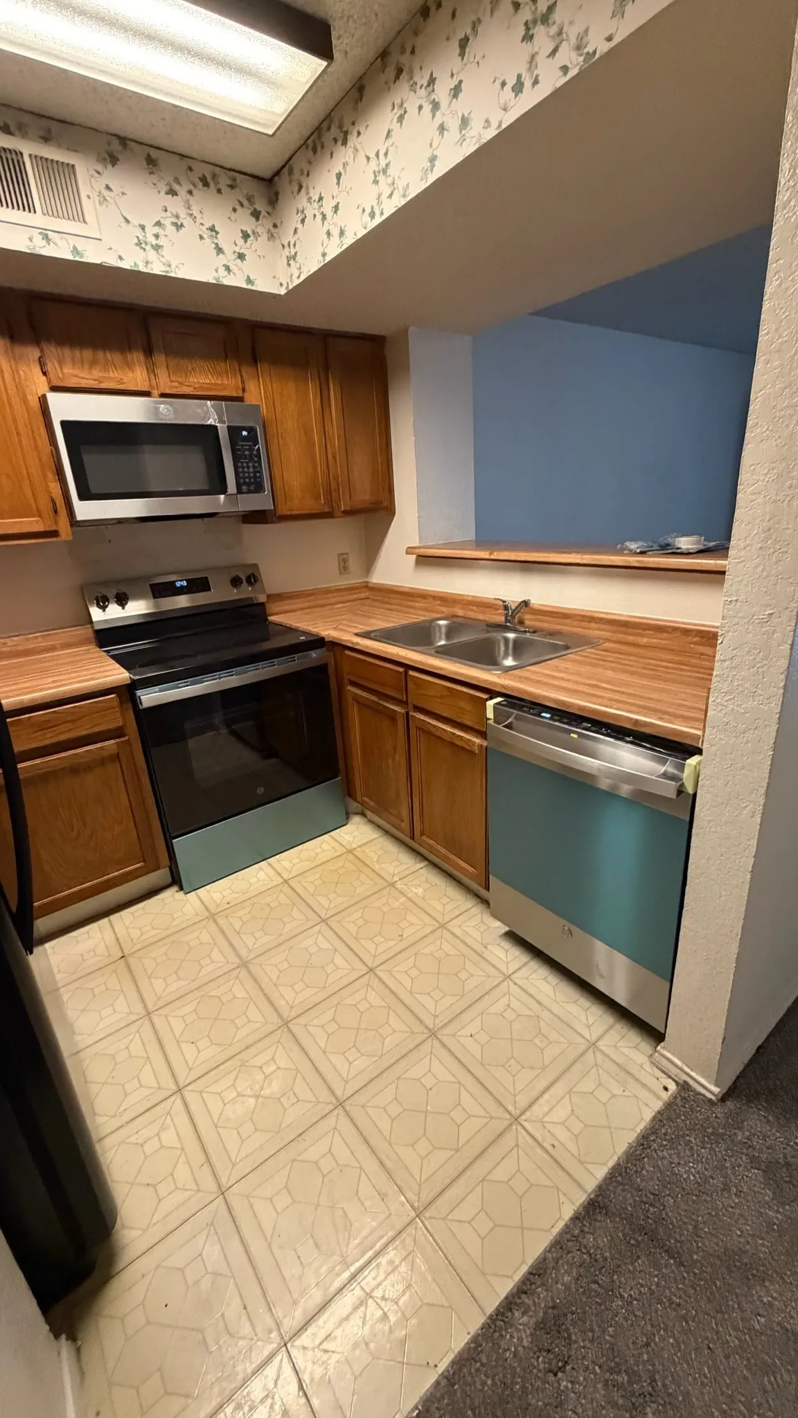 Condominium For Sale in Tarrant County , 2300 Balsam Drive G102, Arlington, Texas 76006, 1 Bedroom, 1 Bathroom, Garage spaces, 662 Sqft, built in 1981, mls#21280255, Real Estate Agent in Arlington, Homes For Sale in Tarrant county, Homes For Sale in Arlington, Realtor in Arlington Texas, Real Estate Brokerage Independent Realty Texas, Luminita Cordes Realtor