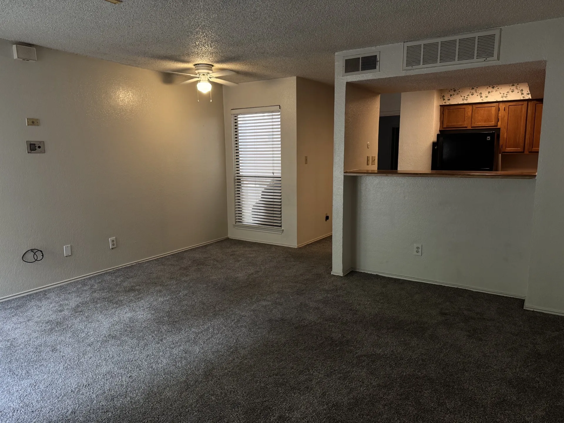 Condominium For Sale in Tarrant County , 2300 Balsam Drive G102, Arlington, Texas 76006, 1 Bedroom, 1 Bathroom, Garage spaces, 662 Sqft, built in 1981, mls#21280255, Real Estate Agent in Arlington, Homes For Sale in Tarrant county, Homes For Sale in Arlington, Realtor in Arlington Texas, Real Estate Brokerage Independent Realty Texas, Luminita Cordes Realtor
