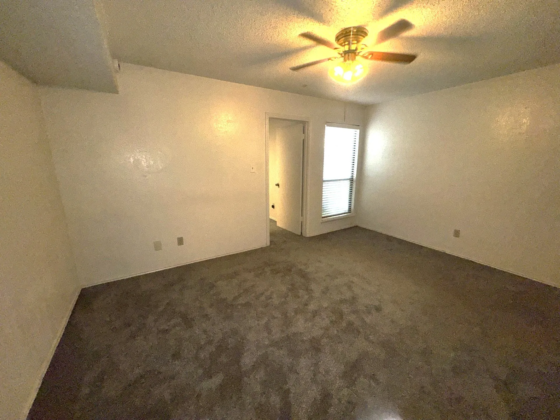 Condominium For Sale in Tarrant County , 2300 Balsam Drive G102, Arlington, Texas 76006, 1 Bedroom, 1 Bathroom, Garage spaces, 662 Sqft, built in 1981, mls#21280255, Real Estate Agent in Arlington, Homes For Sale in Tarrant county, Homes For Sale in Arlington, Realtor in Arlington Texas, Real Estate Brokerage Independent Realty Texas, Luminita Cordes Realtor