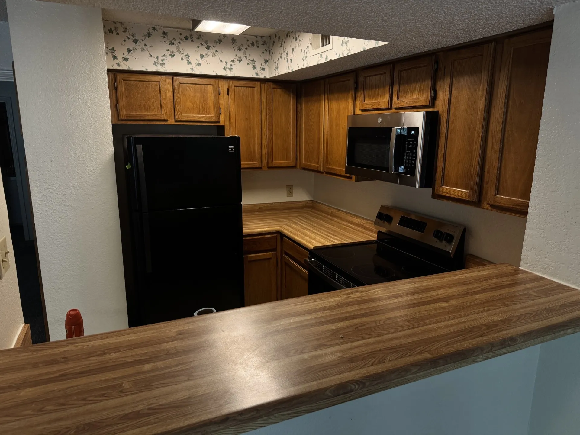Condominium For Sale in Tarrant County , 2300 Balsam Drive G102, Arlington, Texas 76006, 1 Bedroom, 1 Bathroom, Garage spaces, 662 Sqft, built in 1981, mls#21280255, Real Estate Agent in Arlington, Homes For Sale in Tarrant county, Homes For Sale in Arlington, Realtor in Arlington Texas, Real Estate Brokerage Independent Realty Texas, Luminita Cordes Realtor