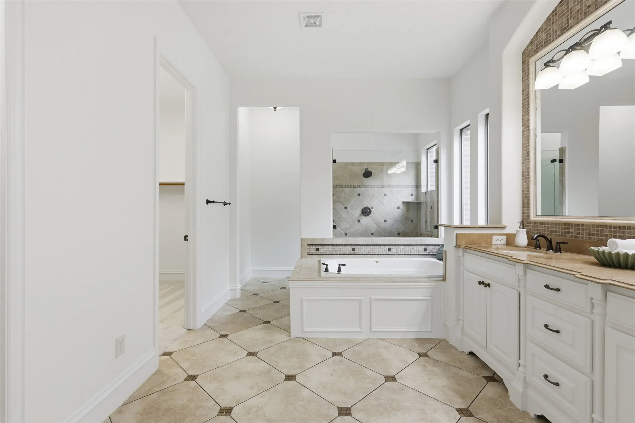 Single Family Residence For Sale in Collin County , 6417 Canyon Crest Drive, Mc Kinney, Texas 75071, 4 Bedroom, 3 Bathroom, 2 Garage spaces, 3,588 Sqft, built in 2008, mls#21279803, Real Estate Agent in Mc Kinney, Homes For Sale in Collin county, Homes For Sale in Mc Kinney, Realtor in Mc Kinney Texas, Real Estate Brokerage Independent Realty Texas, Luminita Cordes Realtor