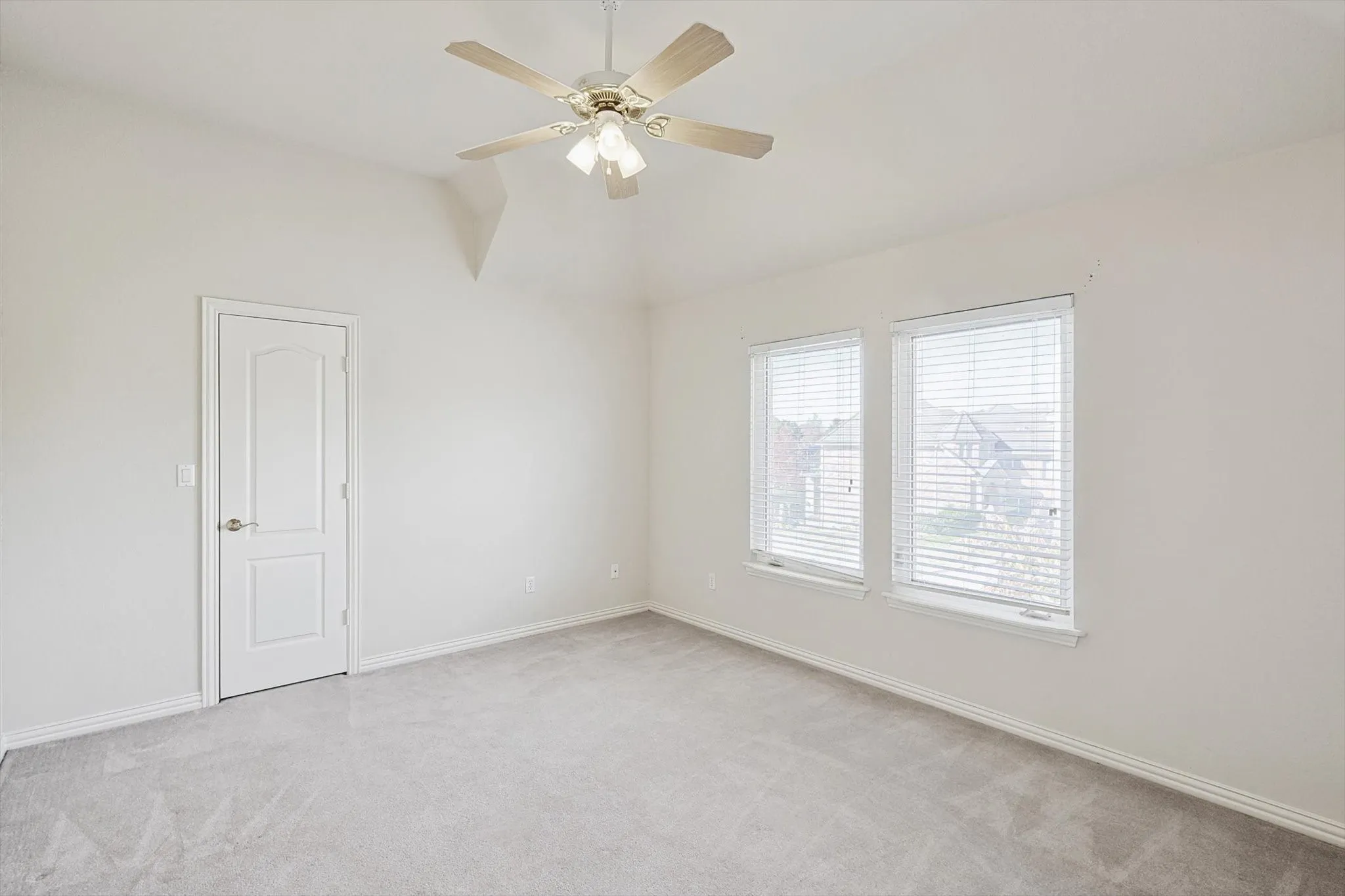 Single Family Residence For Sale in Tarrant County , 8354 Sunset Cove Drive, Fort Worth, Texas 76179, 4 Bedrooms, 3 Bathrooms, 2 Garage spaces, 3,426 Sqft, built in 1998, Price $430,000, mls#21280009, Real Estate Agent in Fort Worth, Homes For Sale in Tarrant county, Homes For Sale in Fort Worth, Realtor in Fort Worth Texas, Real Estate Brokerage Independent Realty Texas, Luminita Cordes Realtor
