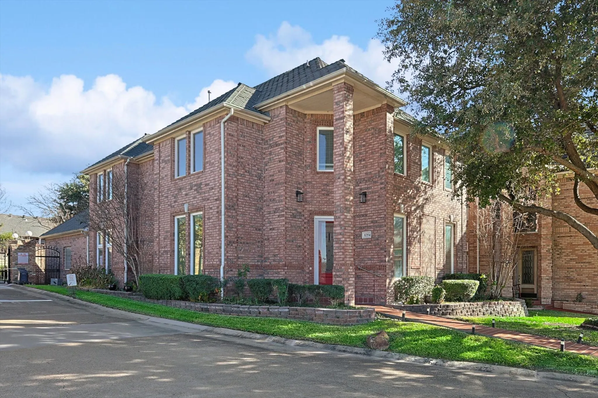Single Family Residence For Sale in Tarrant County , 8354 Sunset Cove Drive, Fort Worth, Texas 76179, 4 Bedrooms, 3 Bathrooms, 2 Garage spaces, 3,426 Sqft, built in 1998, Price $430,000, mls#21280009, Real Estate Agent in Fort Worth, Homes For Sale in Tarrant county, Homes For Sale in Fort Worth, Realtor in Fort Worth Texas, Real Estate Brokerage Independent Realty Texas, Luminita Cordes Realtor