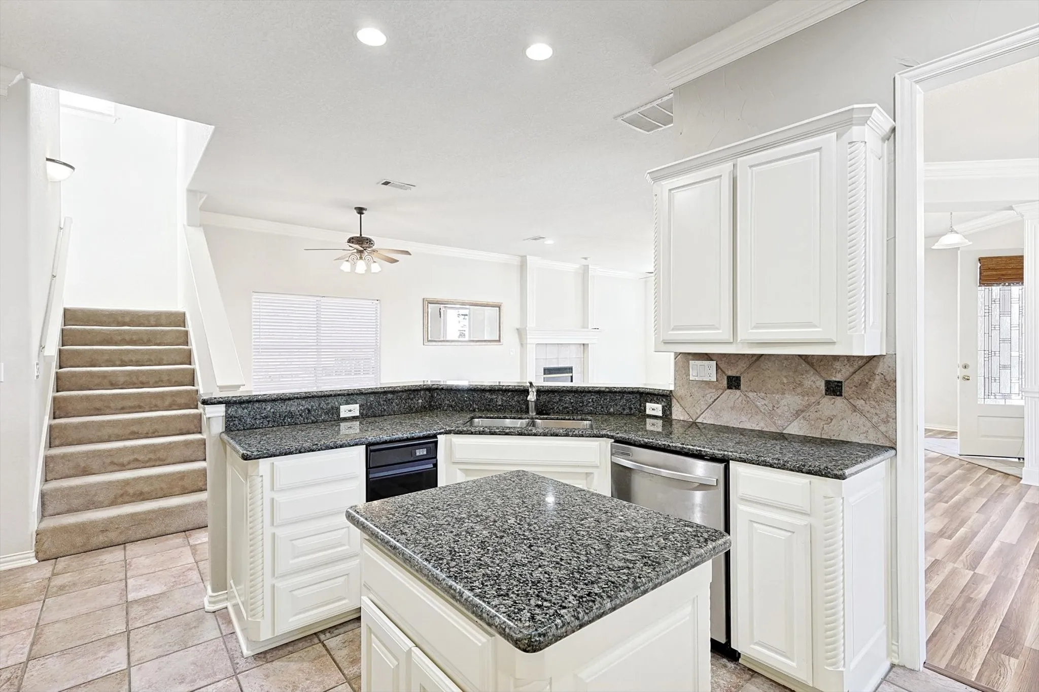 Single Family Residence For Sale in Tarrant County , 8354 Sunset Cove Drive, Fort Worth, Texas 76179, 4 Bedrooms, 3 Bathrooms, 2 Garage spaces, 3,426 Sqft, built in 1998, Price $430,000, mls#21280009, Real Estate Agent in Fort Worth, Homes For Sale in Tarrant county, Homes For Sale in Fort Worth, Realtor in Fort Worth Texas, Real Estate Brokerage Independent Realty Texas, Luminita Cordes Realtor