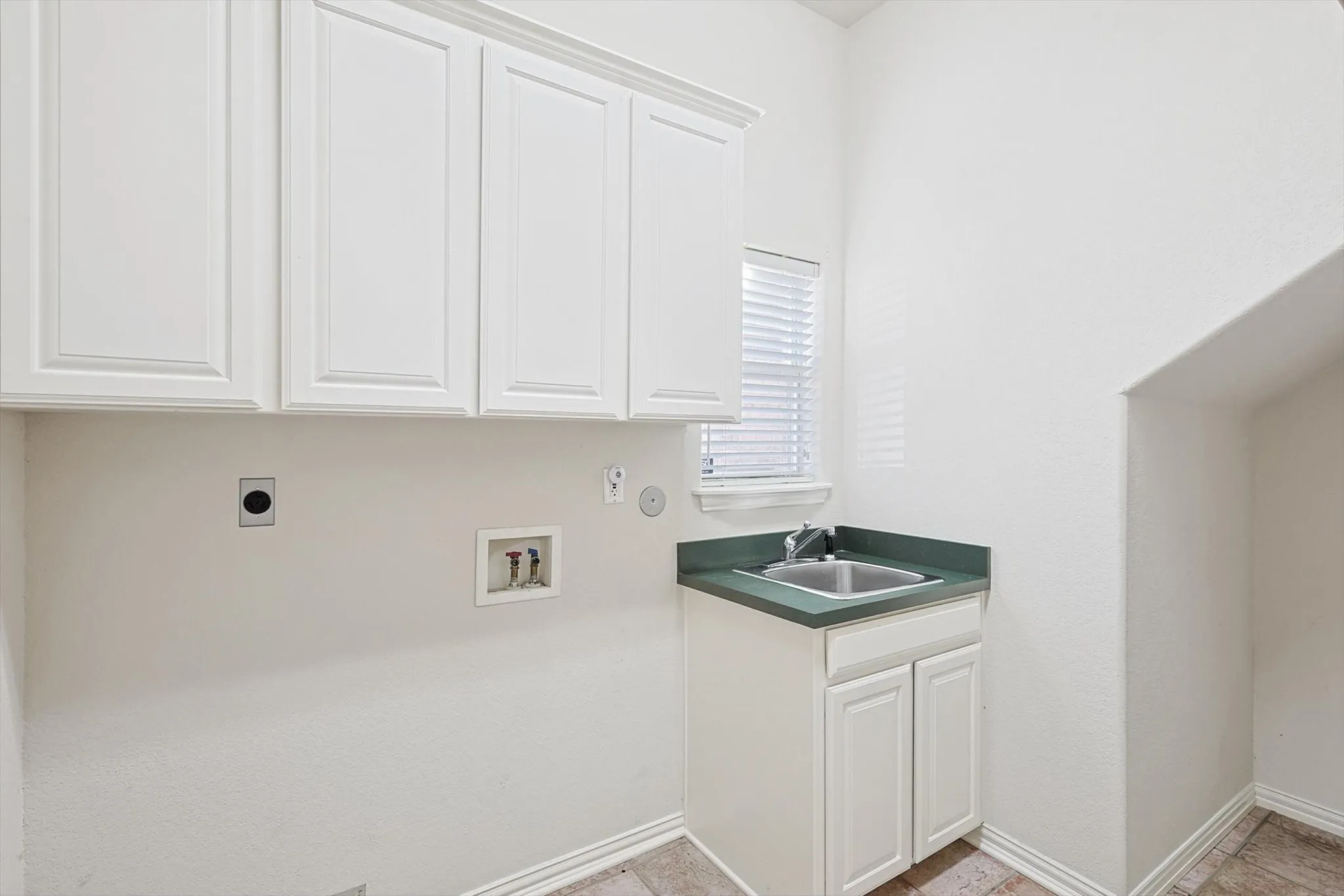 Single Family Residence For Sale in Tarrant County , 8354 Sunset Cove Drive, Fort Worth, Texas 76179, 4 Bedrooms, 3 Bathrooms, 2 Garage spaces, 3,426 Sqft, built in 1998, Price $430,000, mls#21280009, Real Estate Agent in Fort Worth, Homes For Sale in Tarrant county, Homes For Sale in Fort Worth, Realtor in Fort Worth Texas, Real Estate Brokerage Independent Realty Texas, Luminita Cordes Realtor